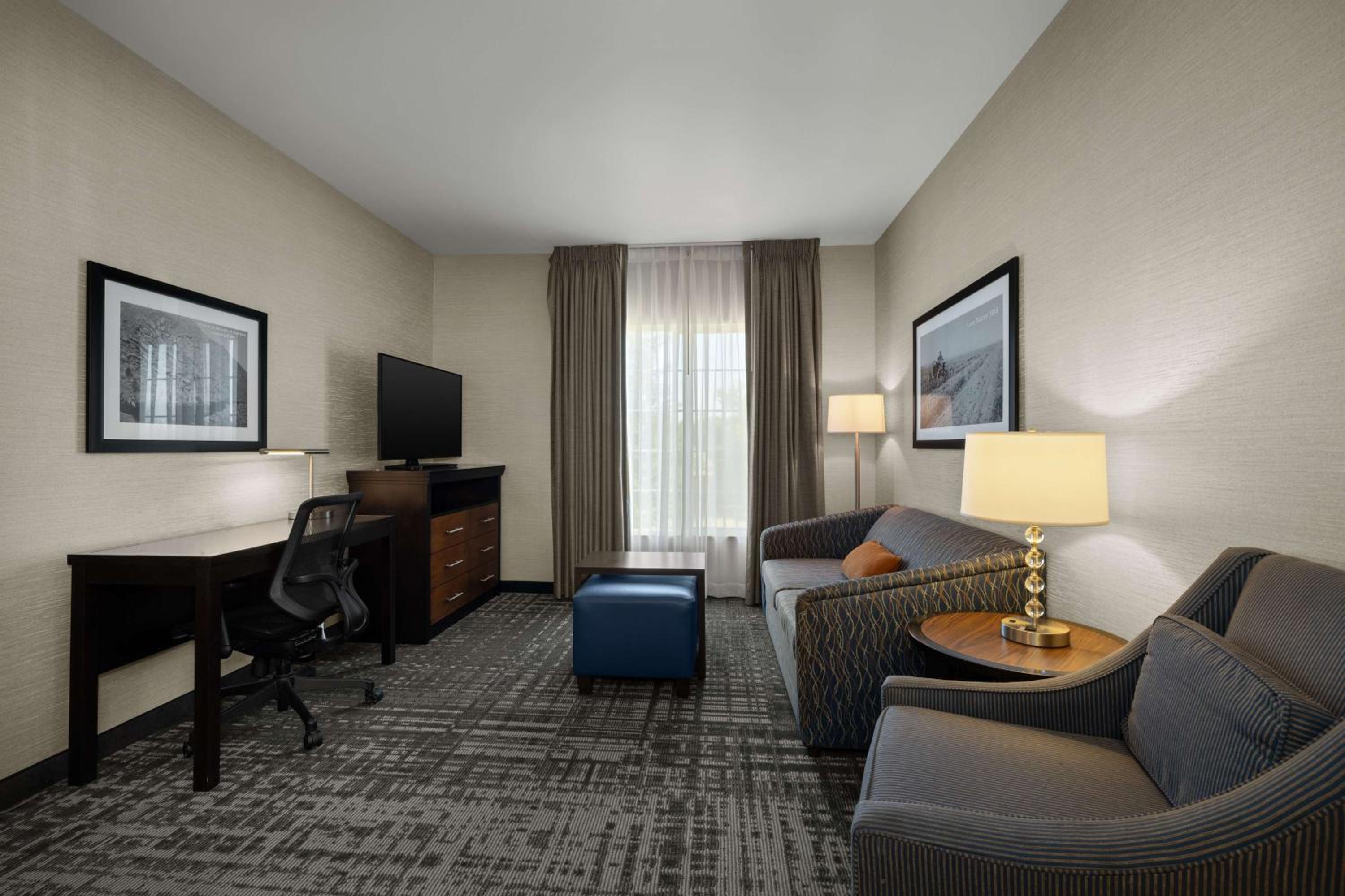 One-Bedroom King Suite - Non-Smoking - Photo 3