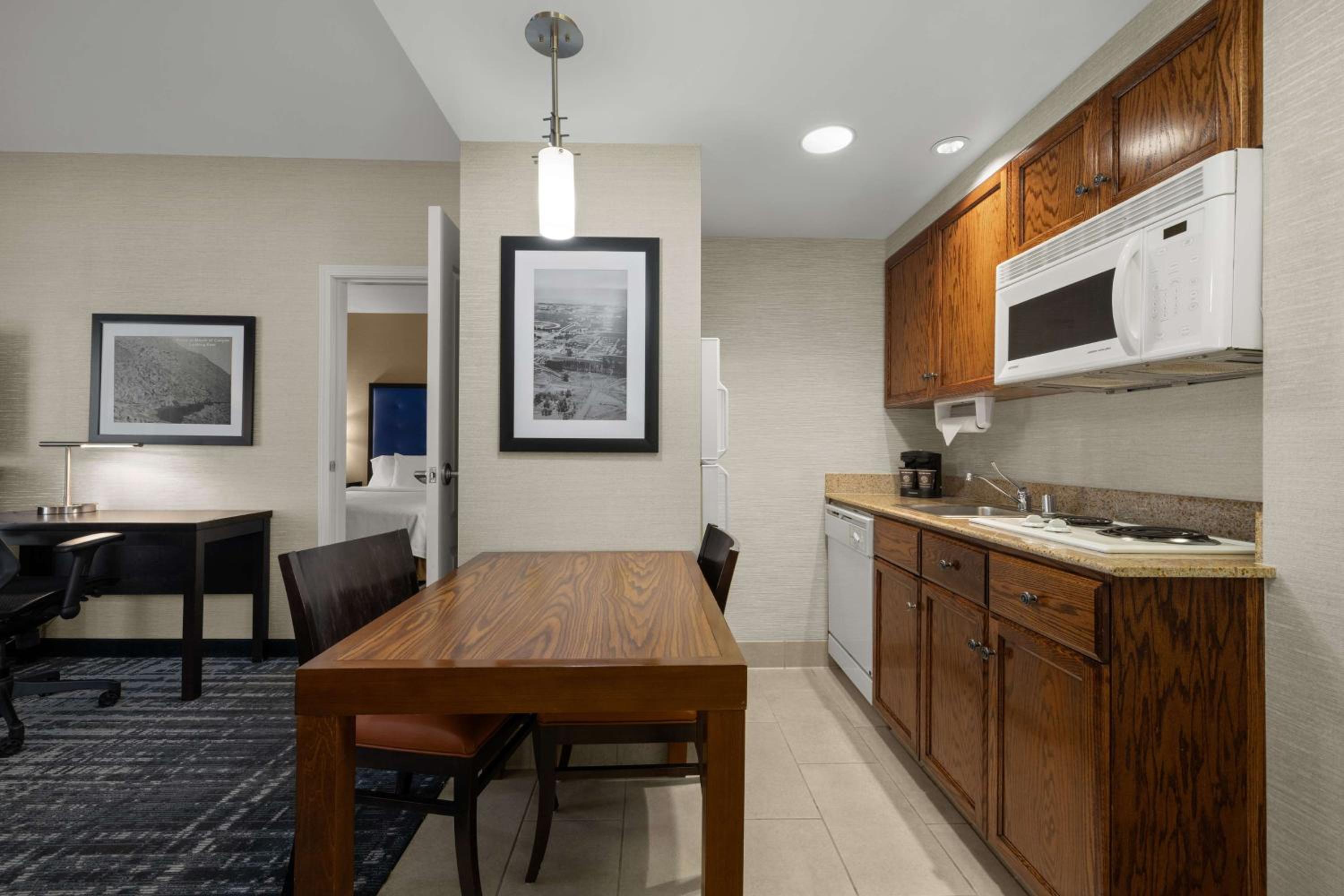 King Studio Suite - Non-Smoking - Photo 2