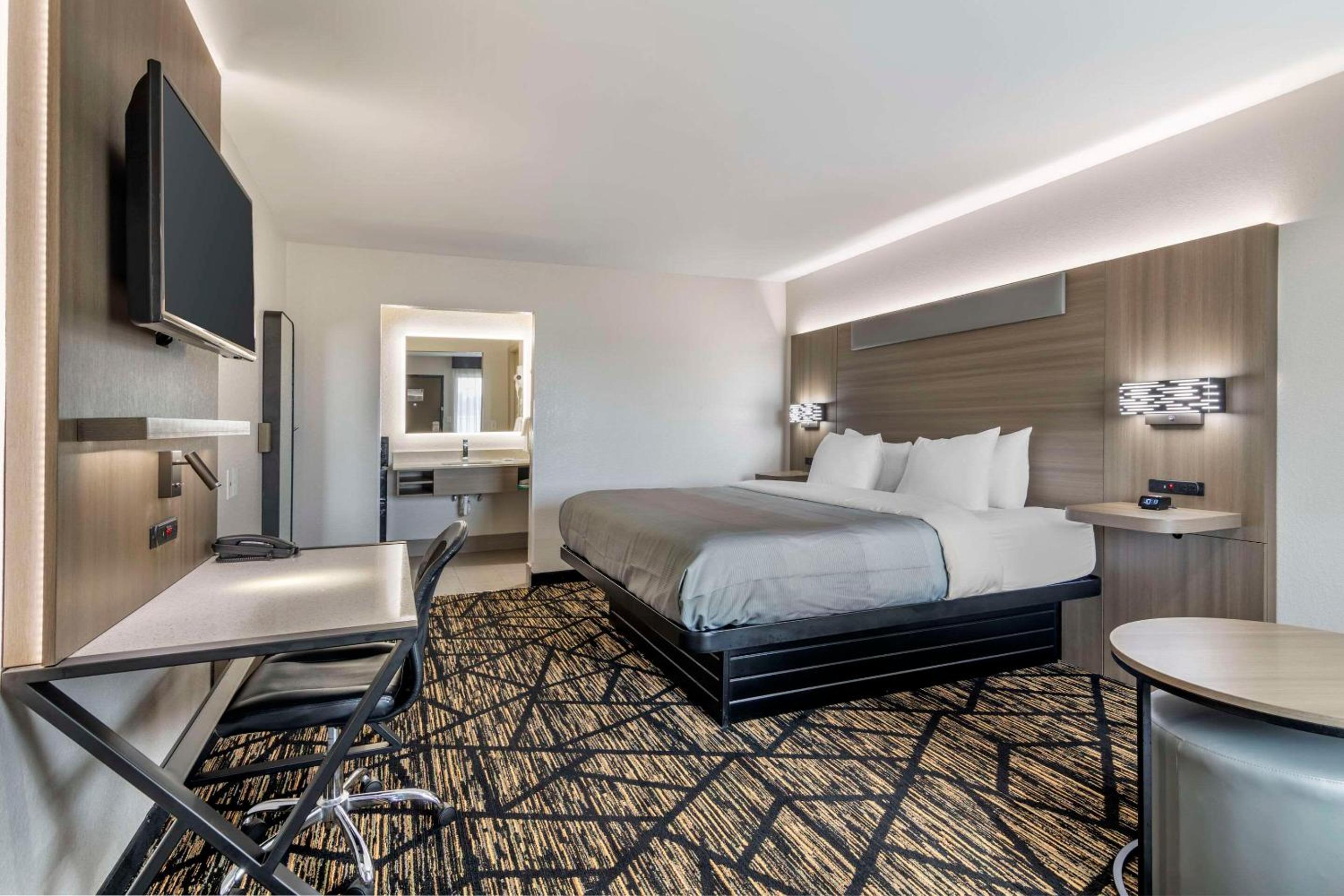 Standard King Room - Photo 1