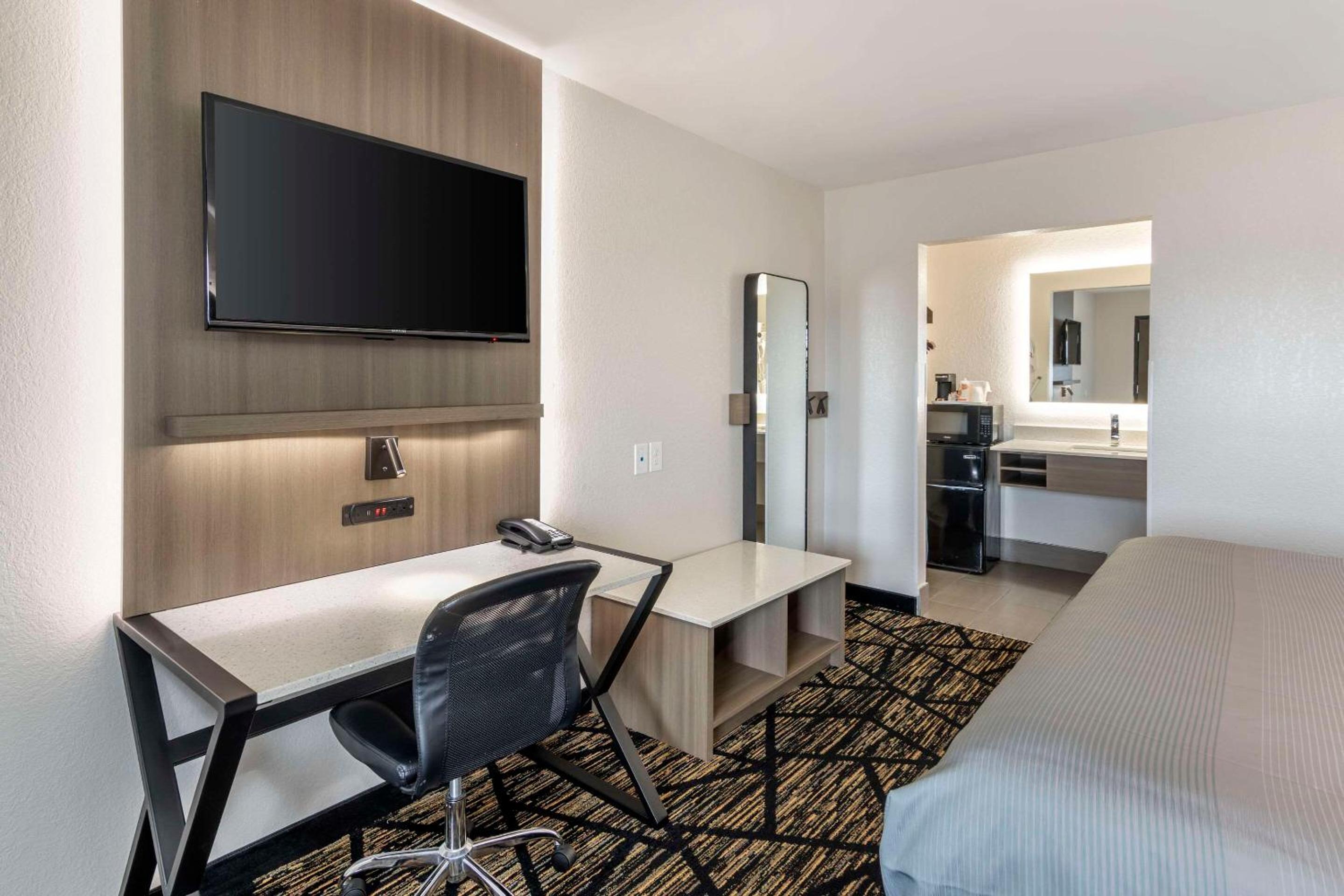 Standard King Room - Photo 3