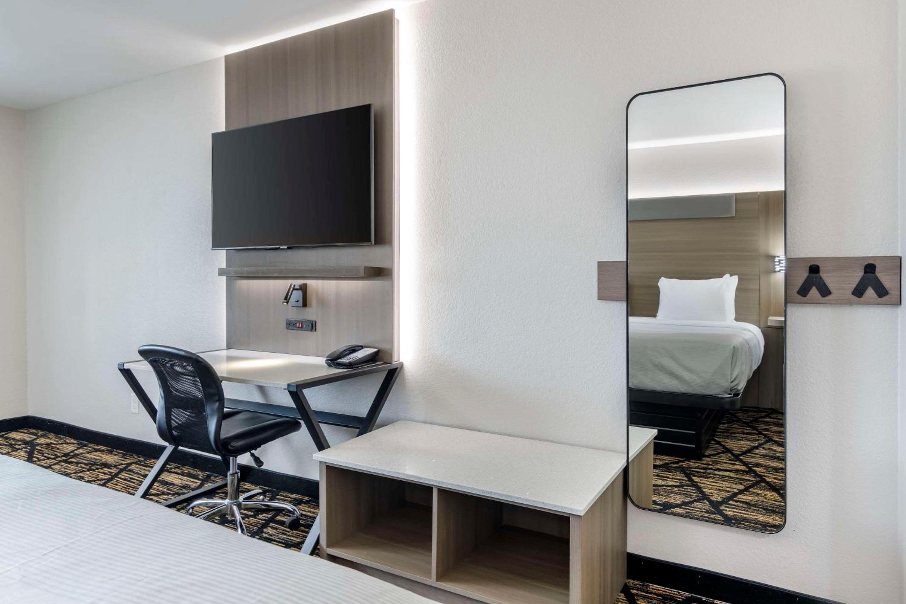 King Suite - Photo 2