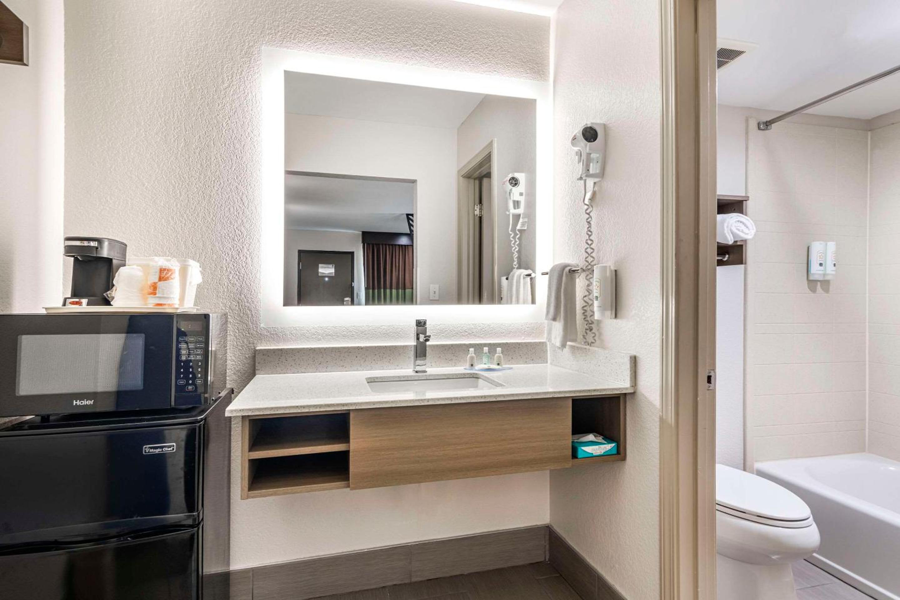 King Suite - Photo 3