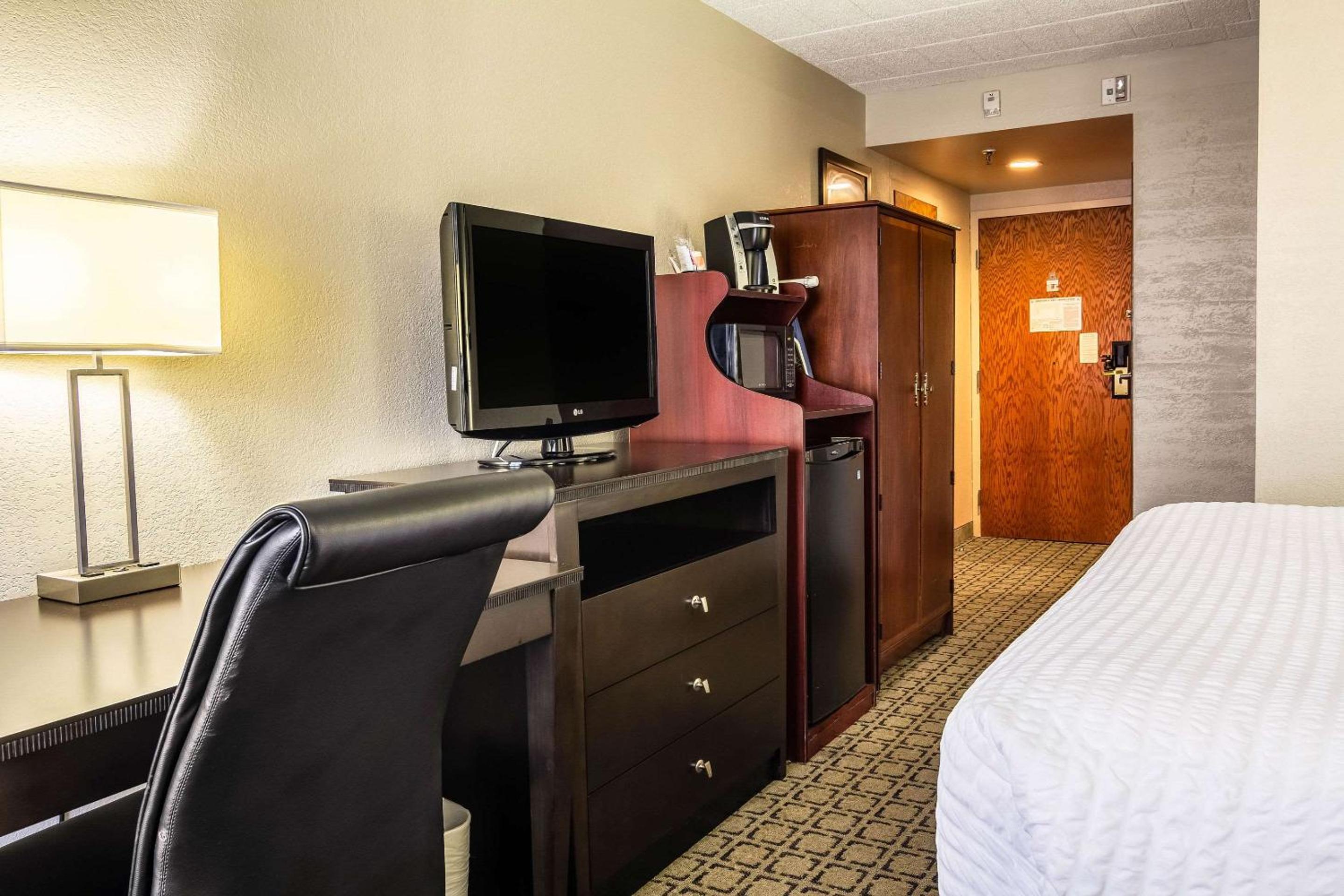 King Room - Disability Access/Non-Smoking - Photo 5