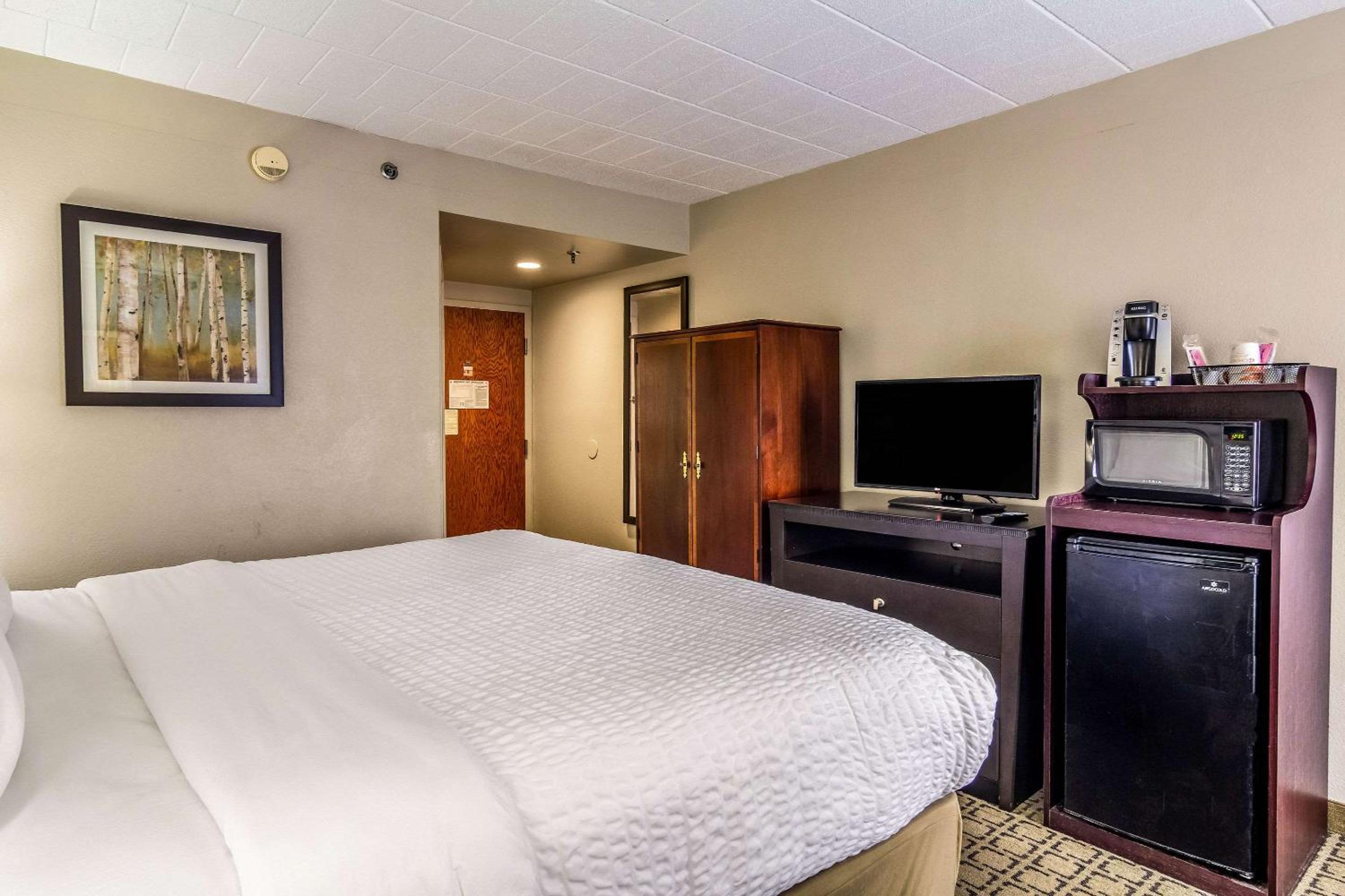 King Room - Non-Smoking - Photo 6