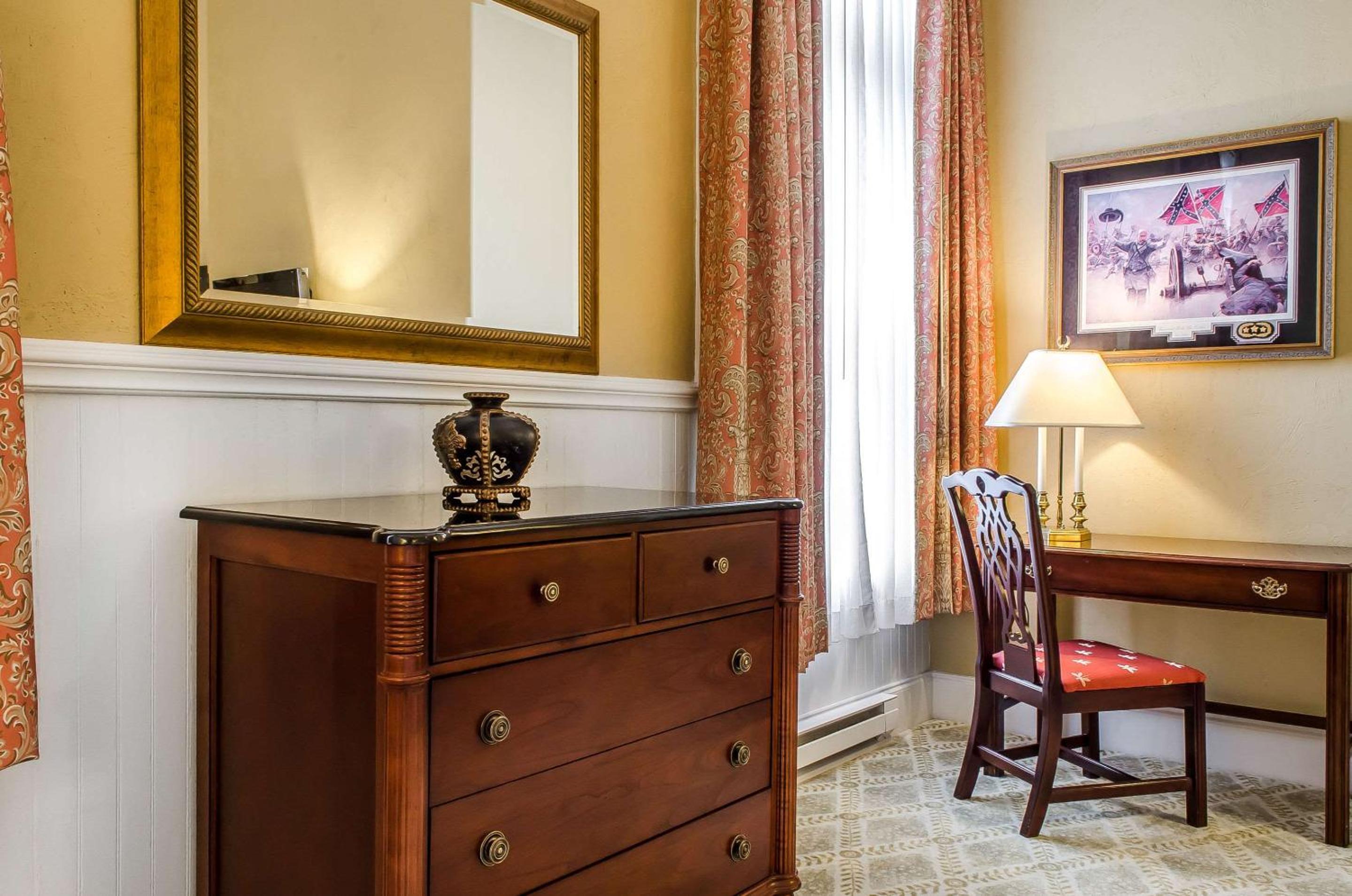 King Room - Accessible/Non-Smoking - Photo 4