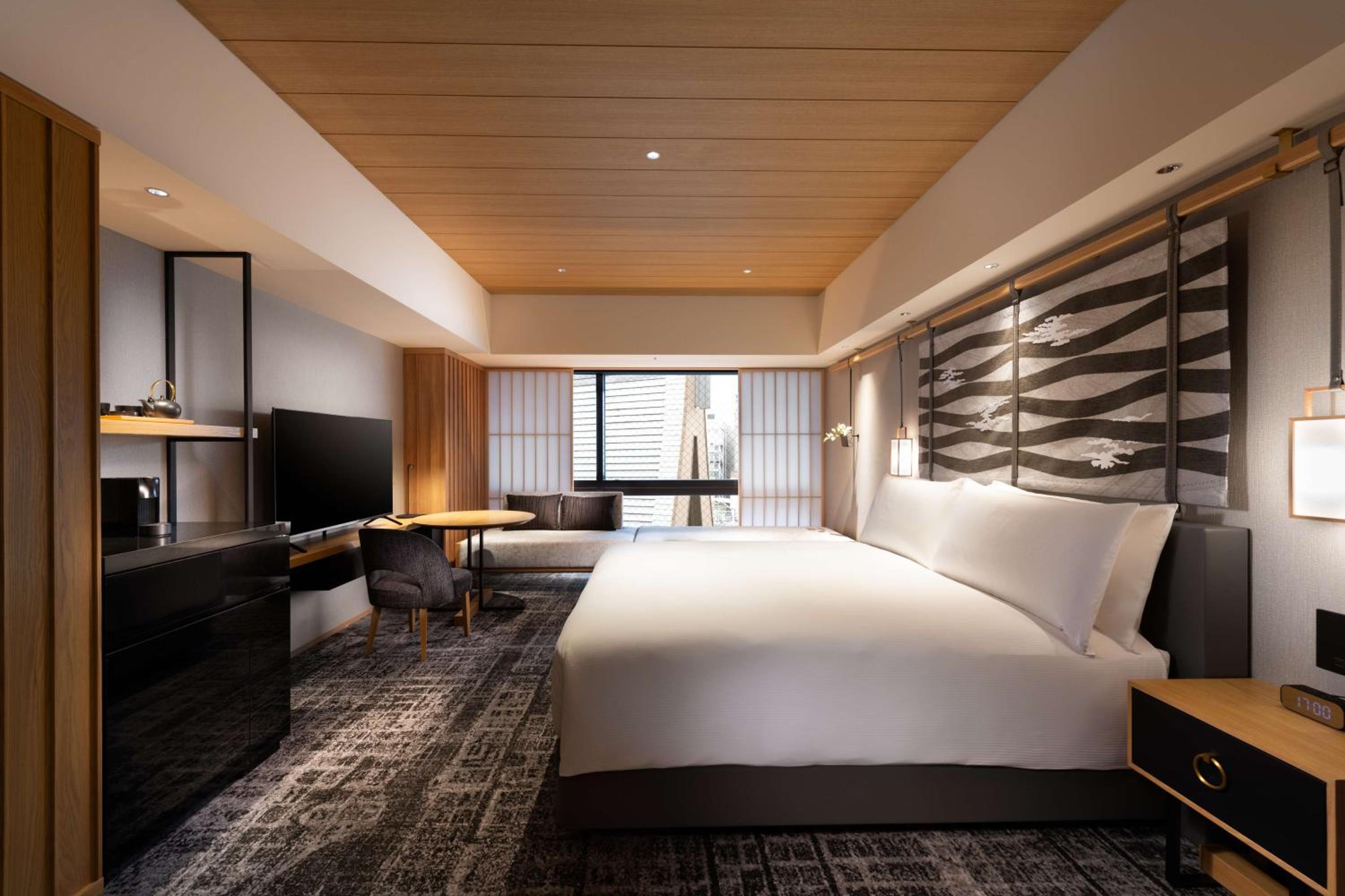 Deluxe King Room - Photo 1