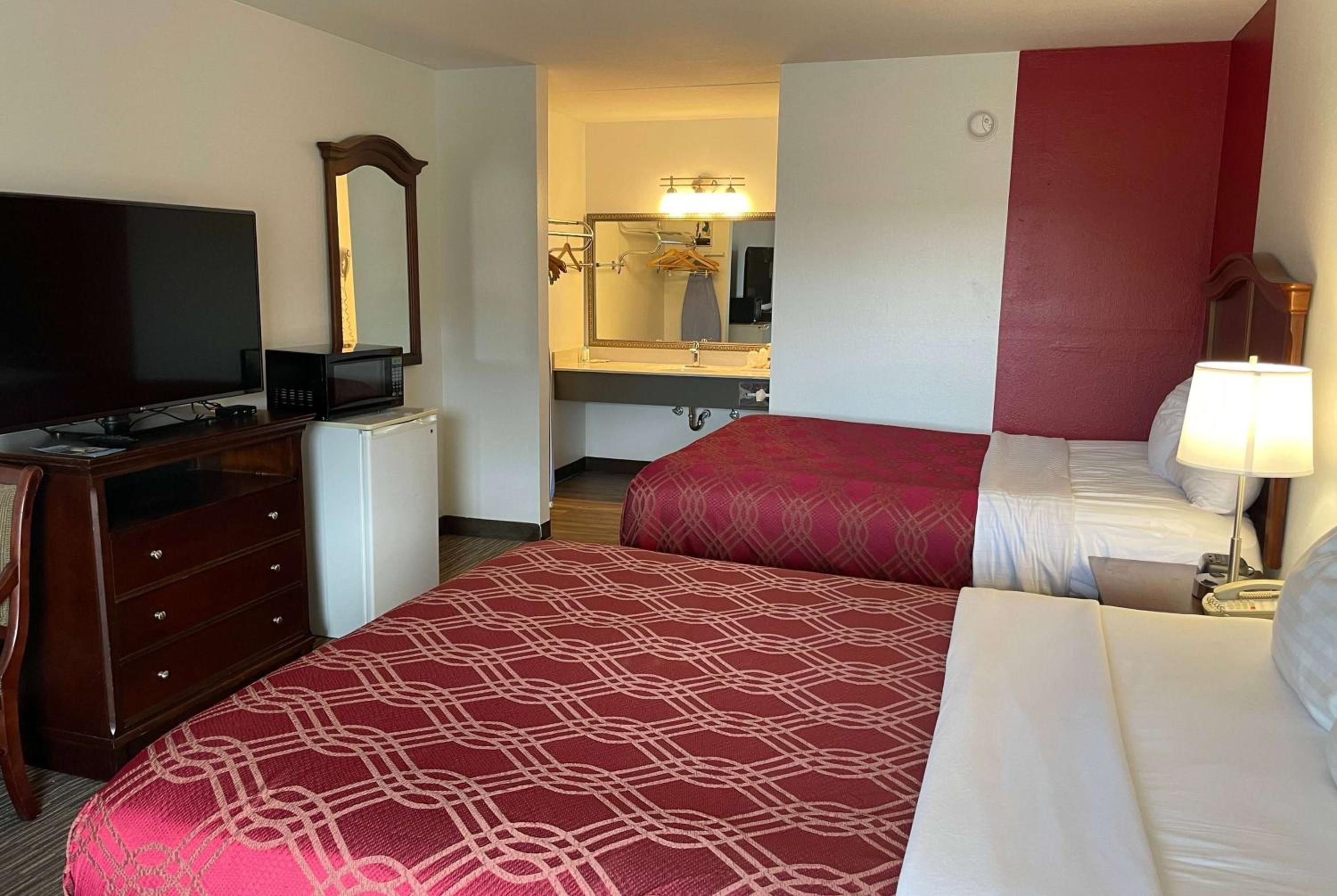Queen Room With Two Queen Beds - Non-Smoking