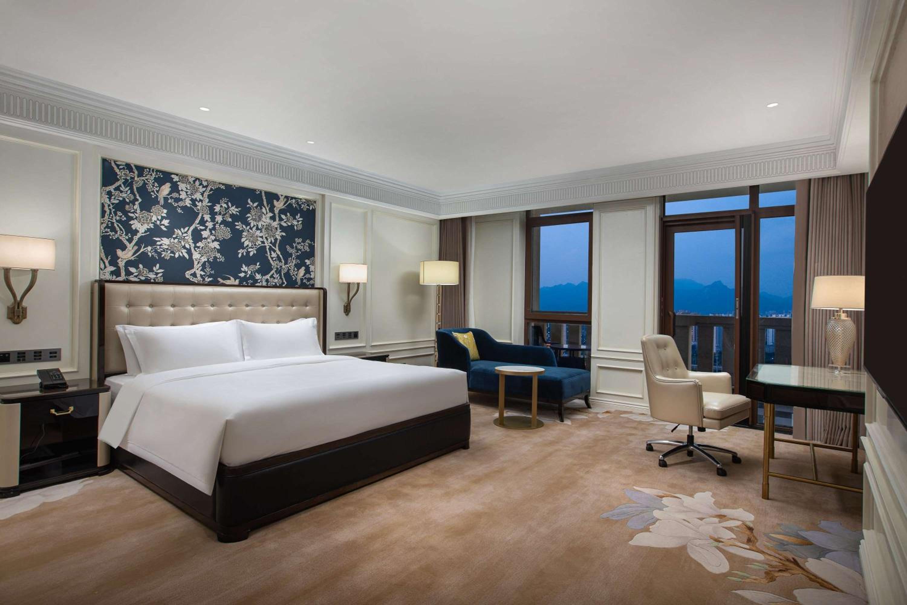 Premium King Suite