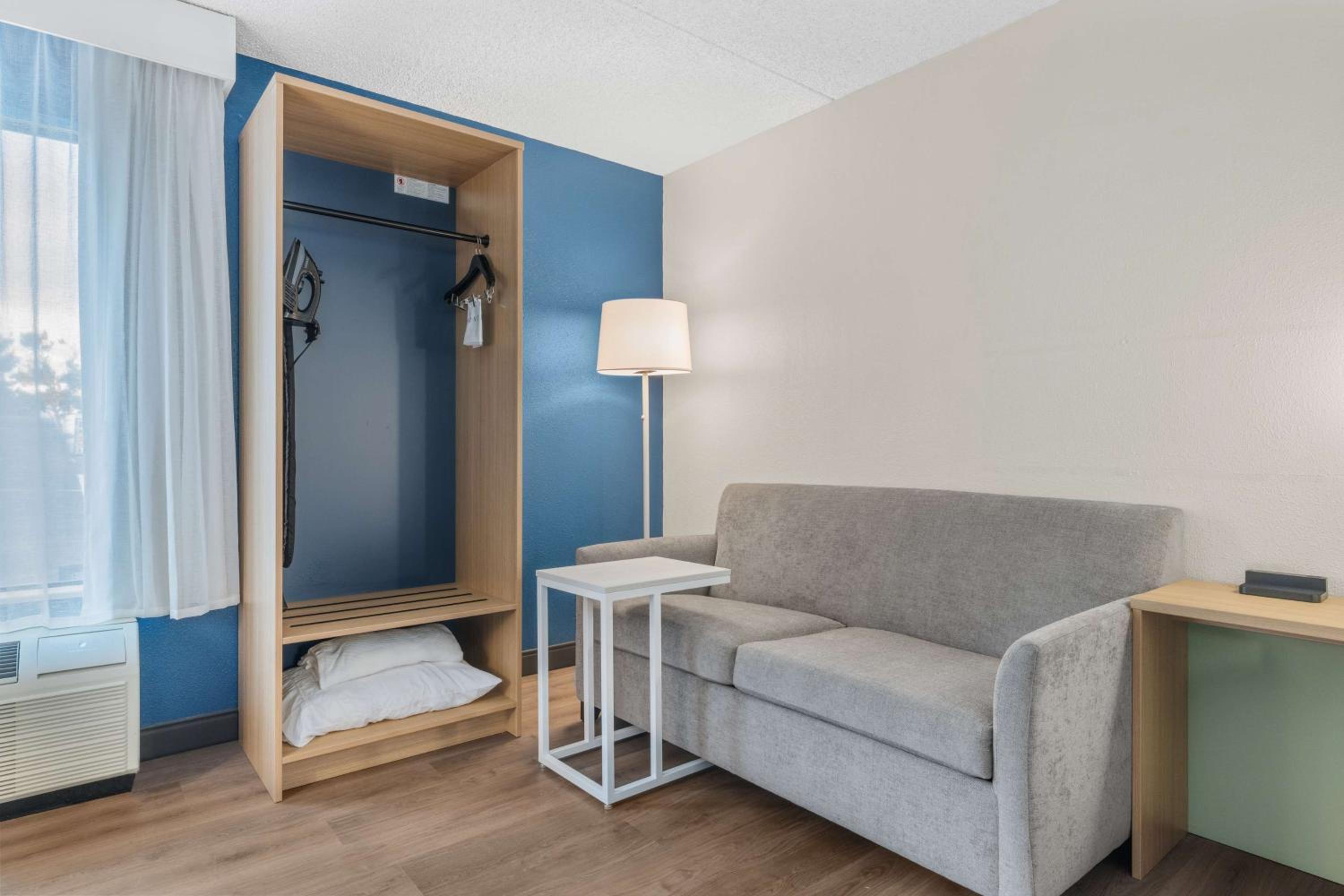 King Room with Sofa Bed - Non-Smoking