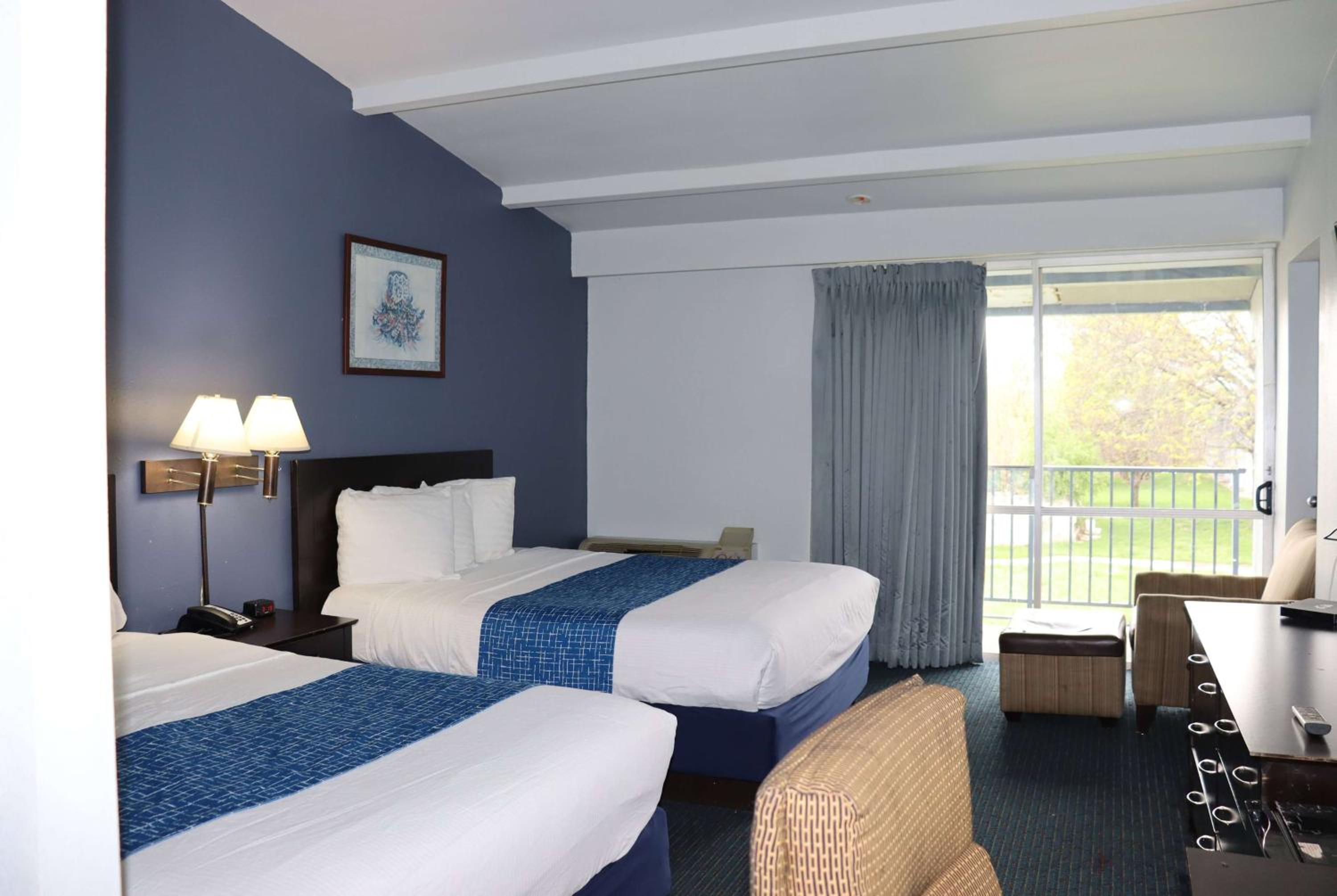 Queen Room with Two Queen Beds - Pet Friendly/Non-Smoking - Photo 1