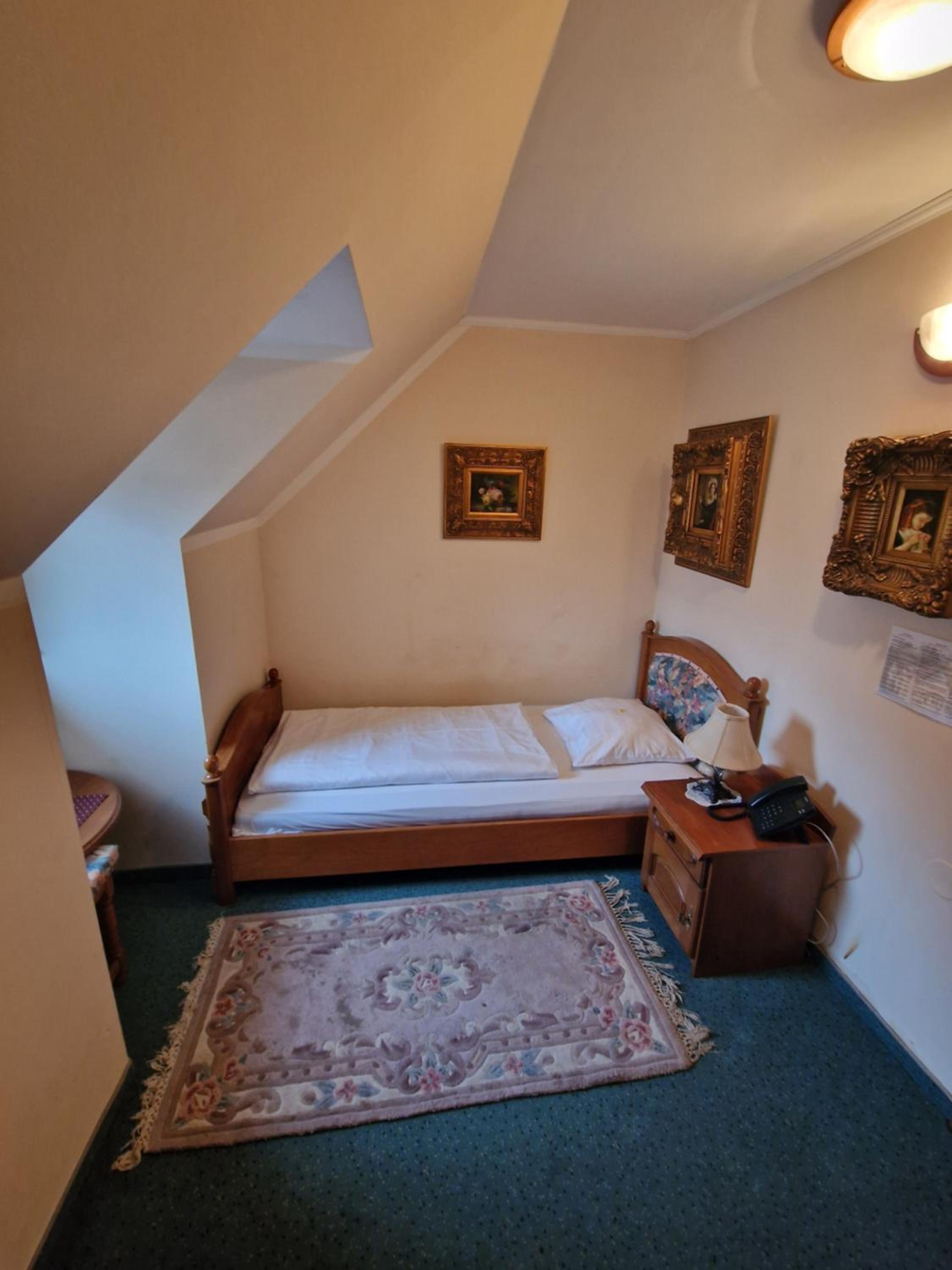 Small Single Room photo 1