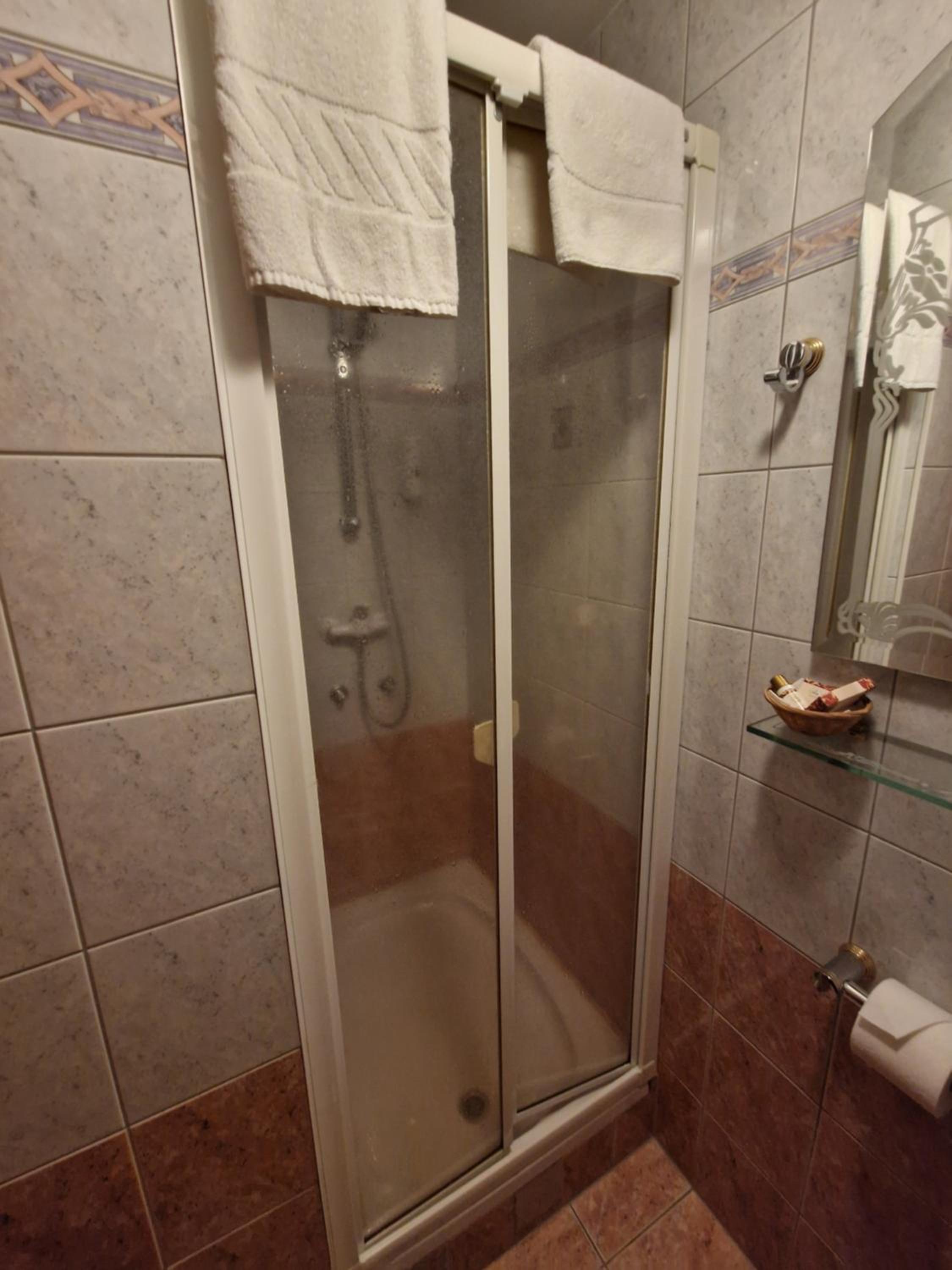 Small Single Room photo 3