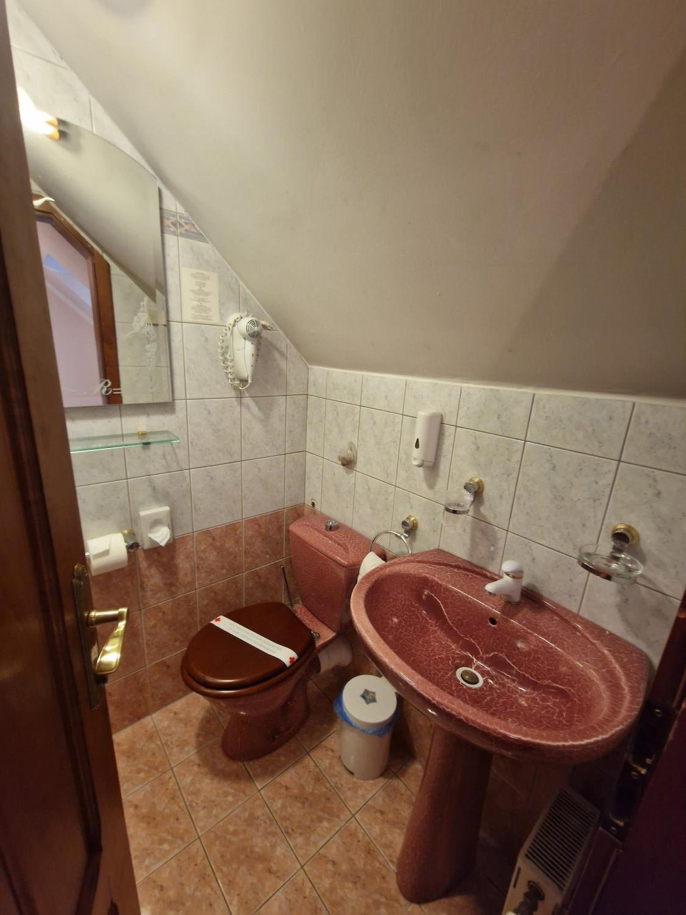 Small Single Room photo 2