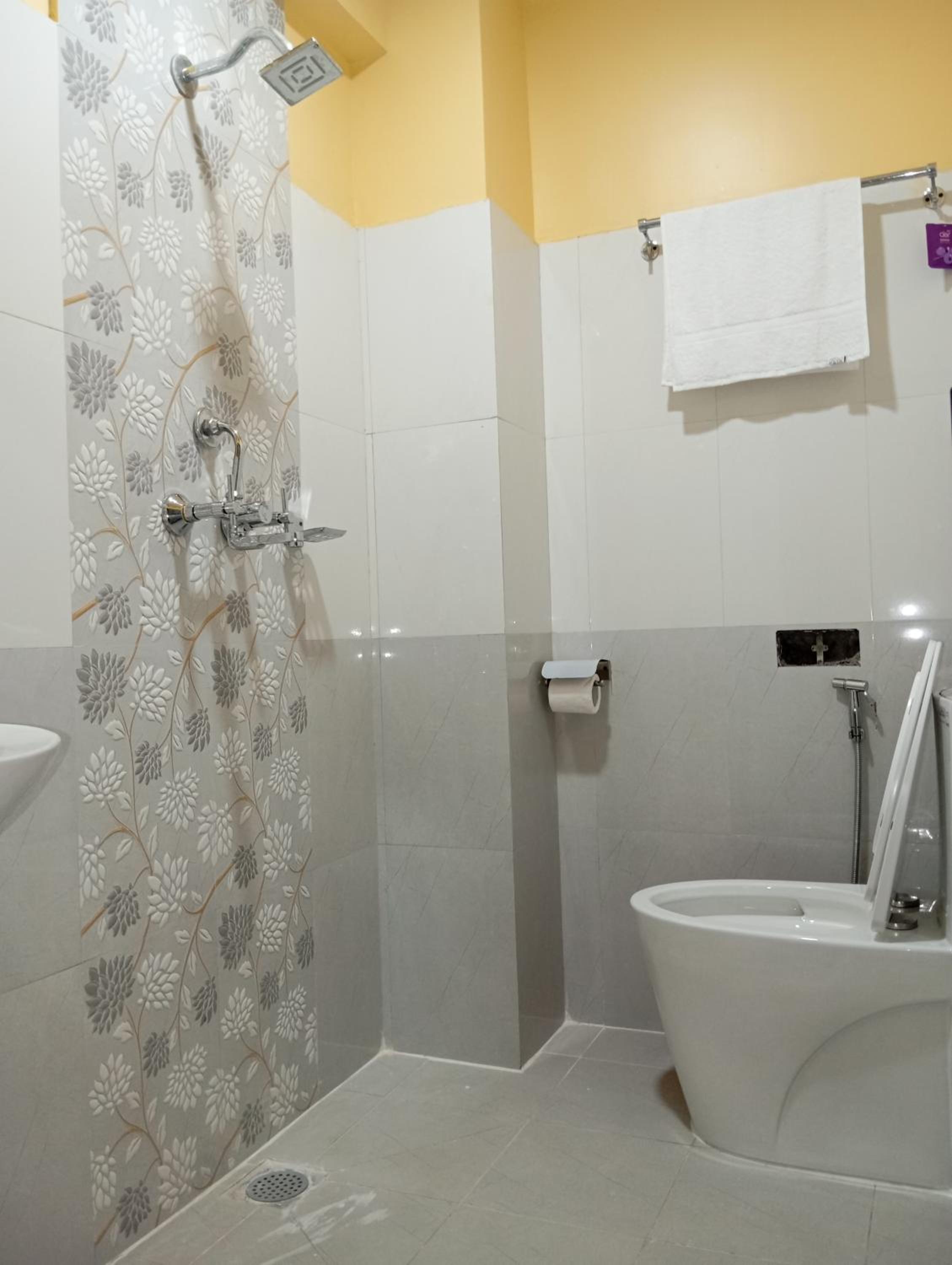 Deluxe Double Room (2 Adults + 1 Child) photo 2