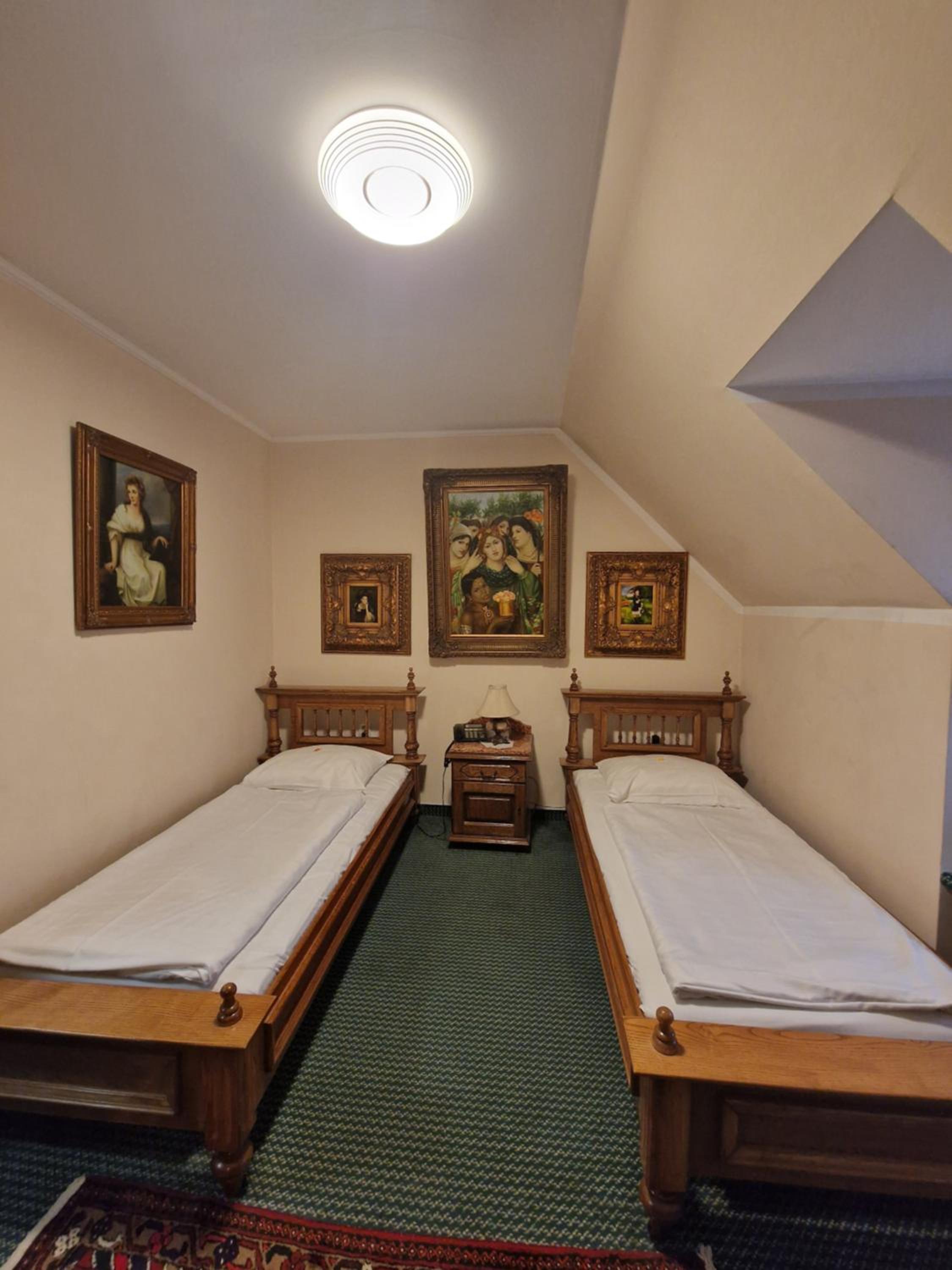 Standard Twin Room photo 3