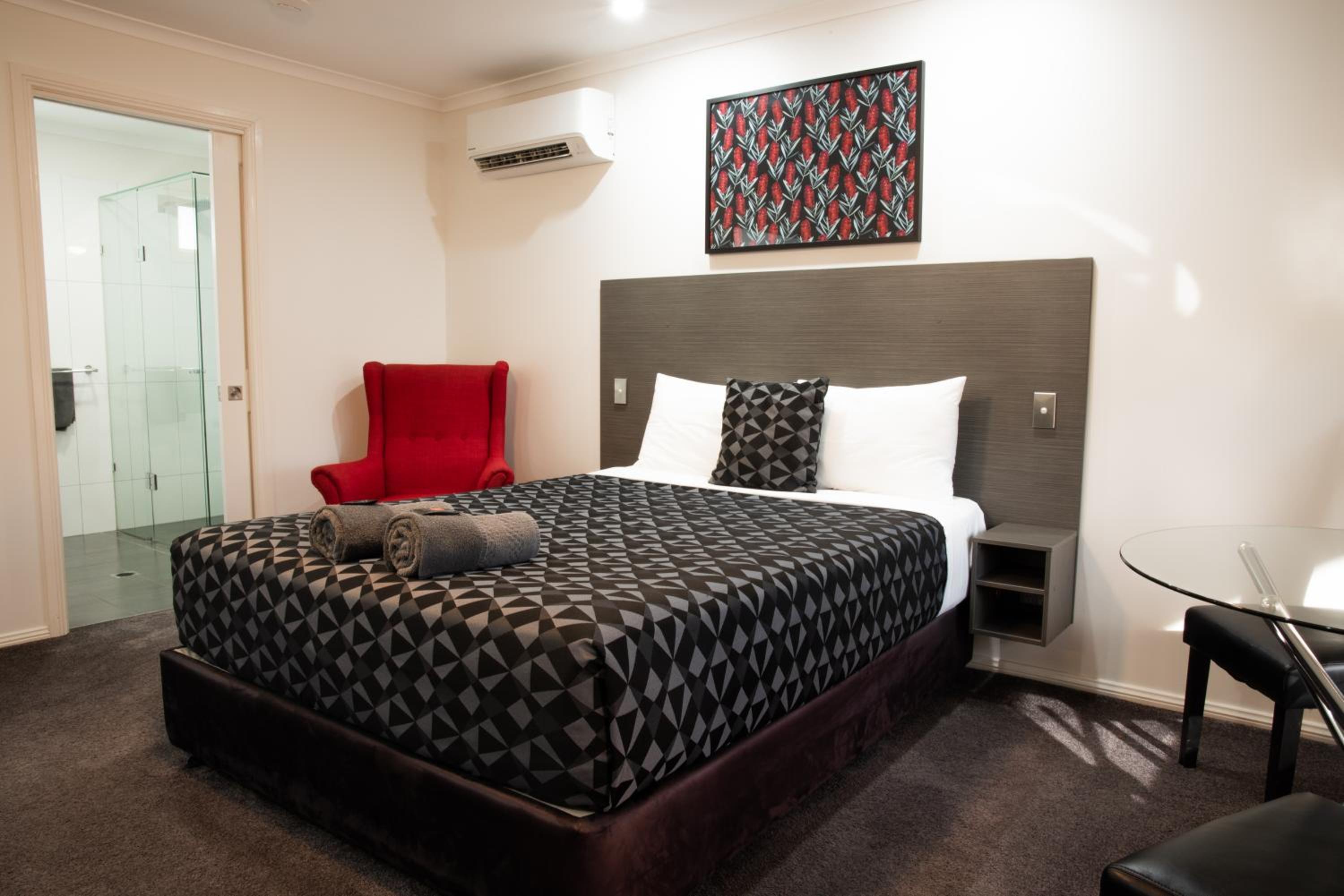 Queen Room with Spa Bath photo 2
