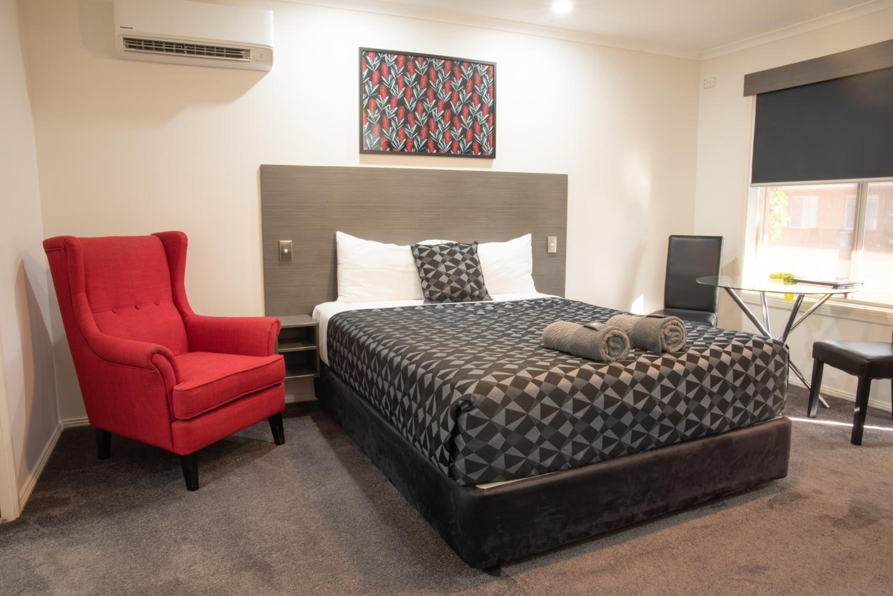 Queen Room with Spa Bath photo 1