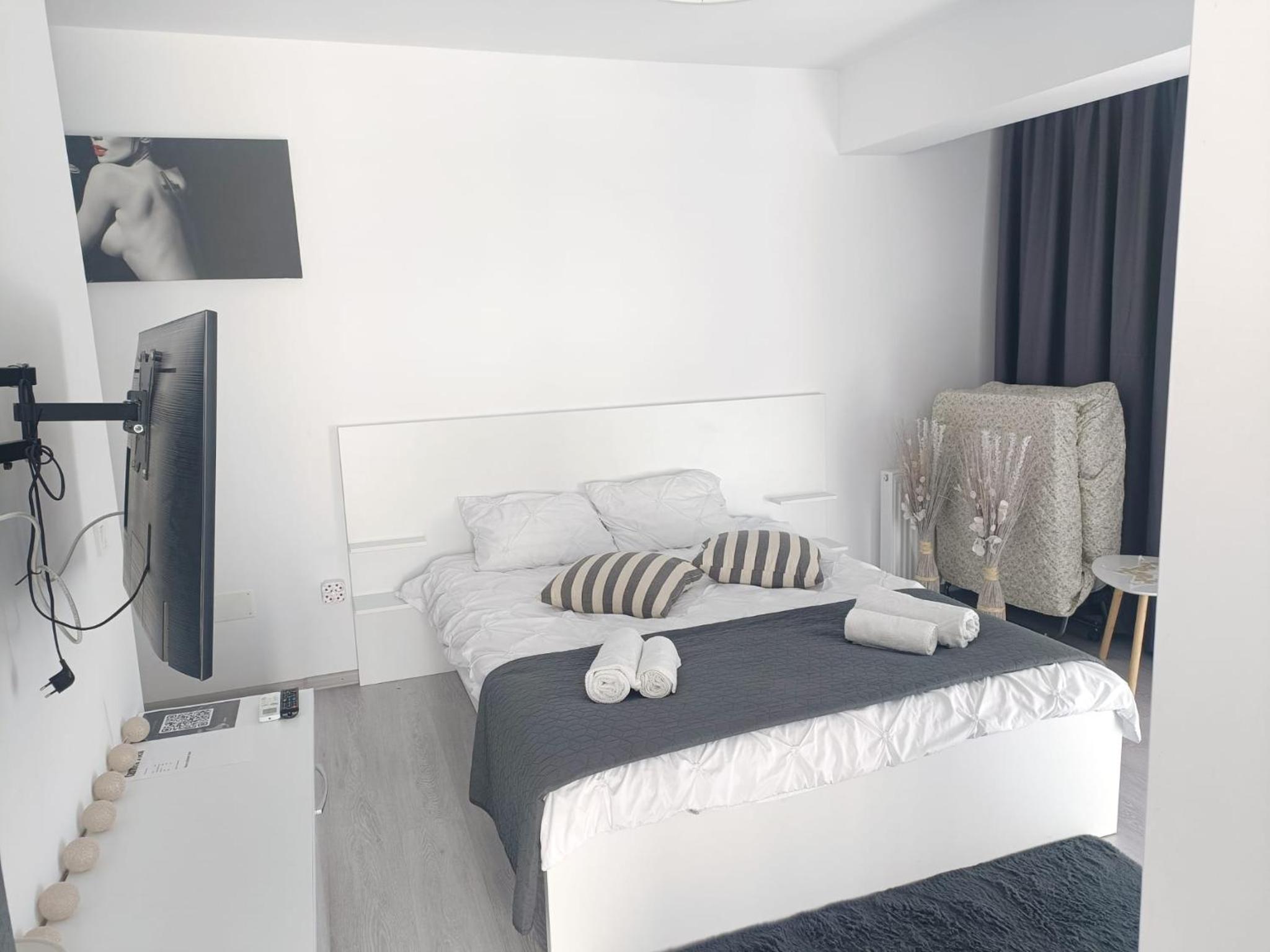 One-Bedroom Apartment photo 1
