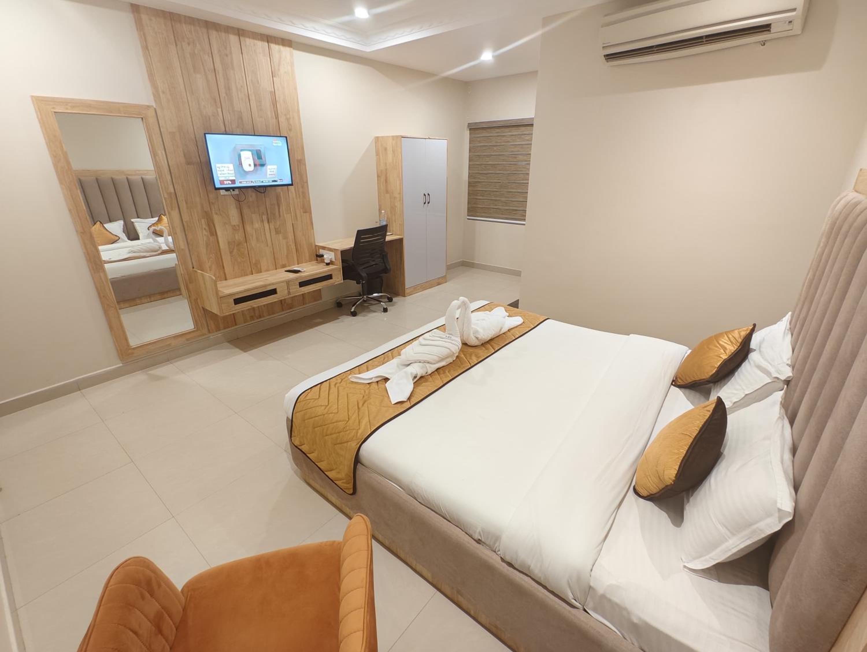 Deluxe Queen Room - Photo 1