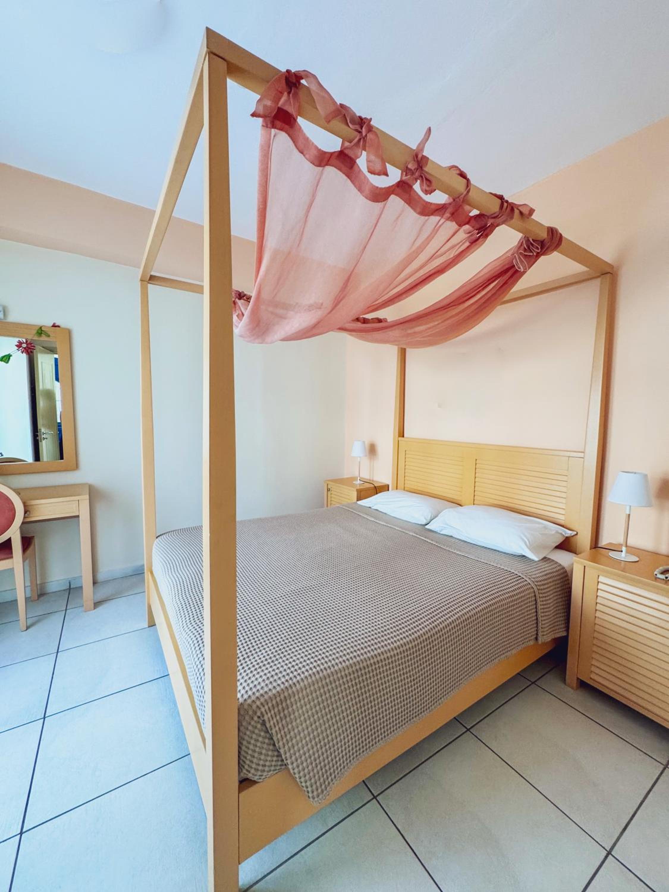 Double Room - Photo 16