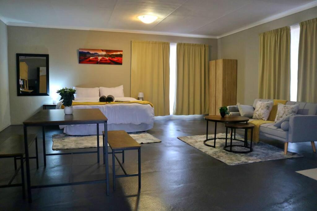 One-Bedroom Apartment photo 1