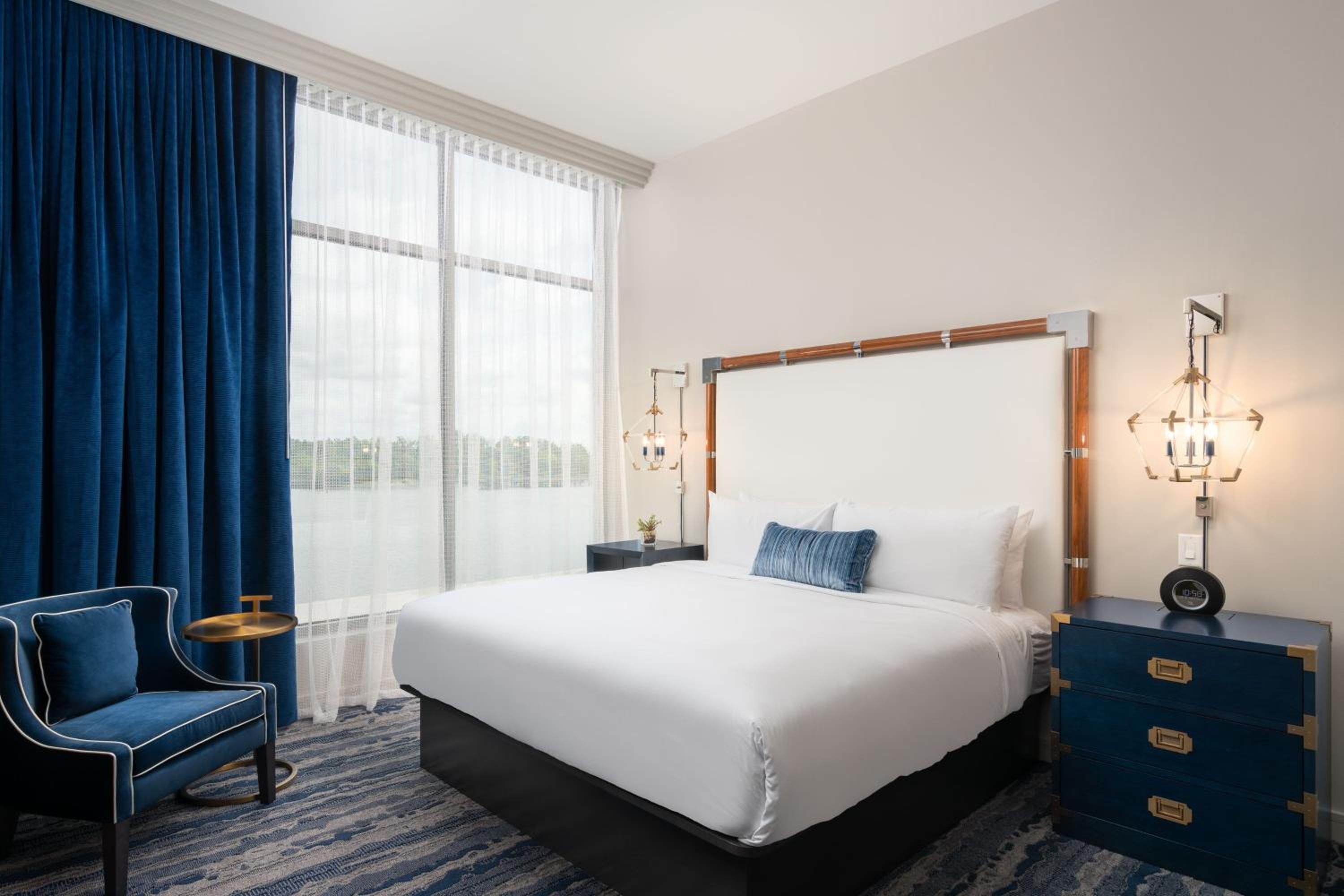 Deluxe King Room with River View - Hearing Accessible