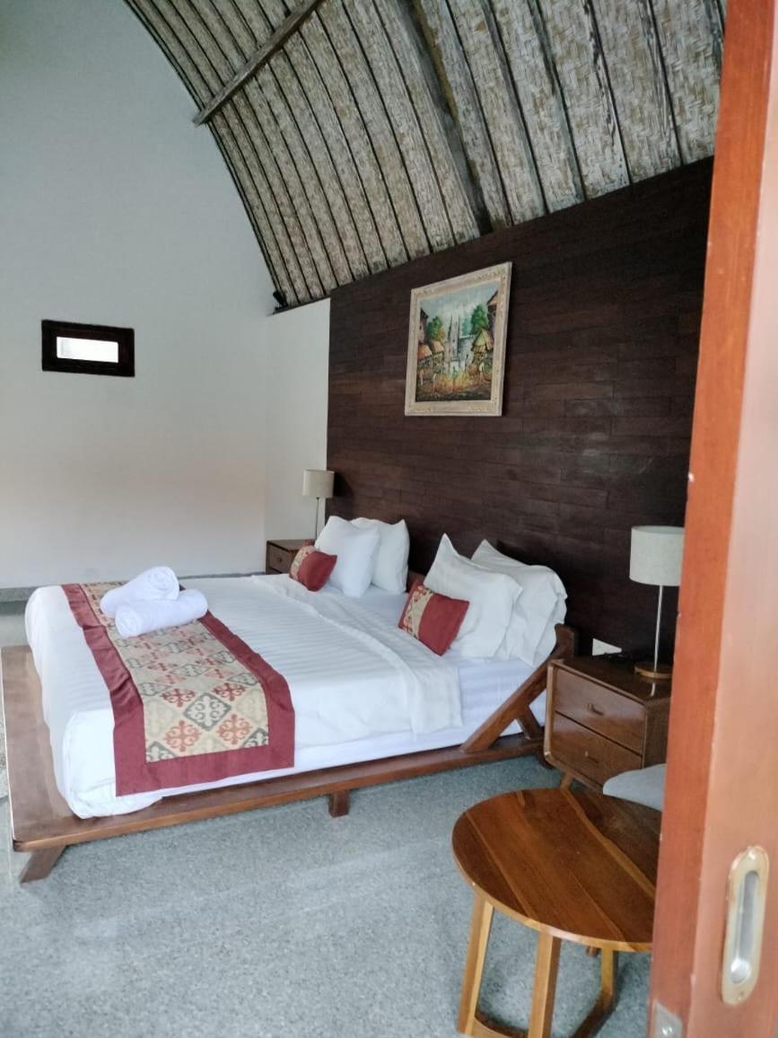 Double Room with Pool View - Photo 9