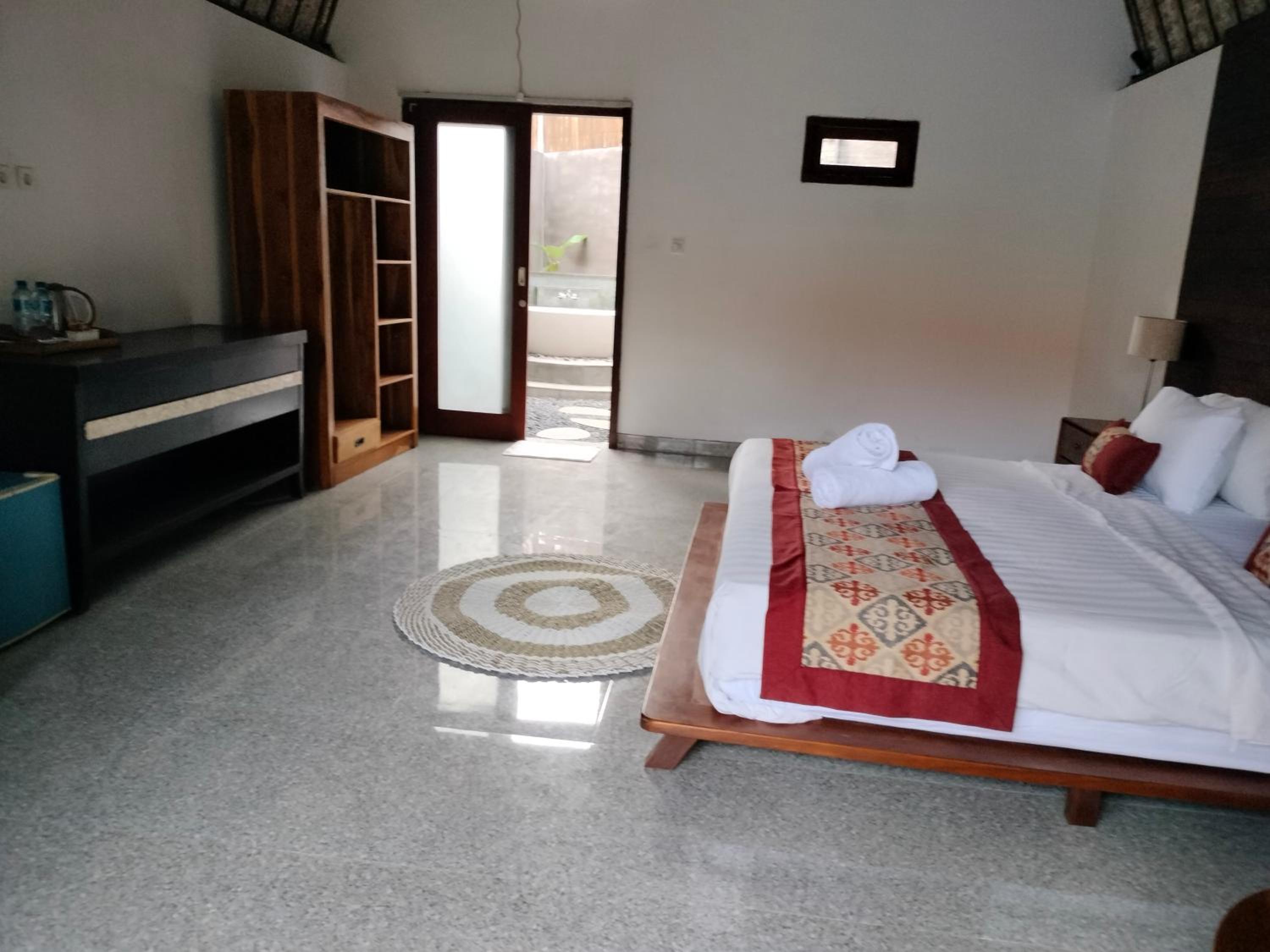 Double Room with Pool View - Photo 7