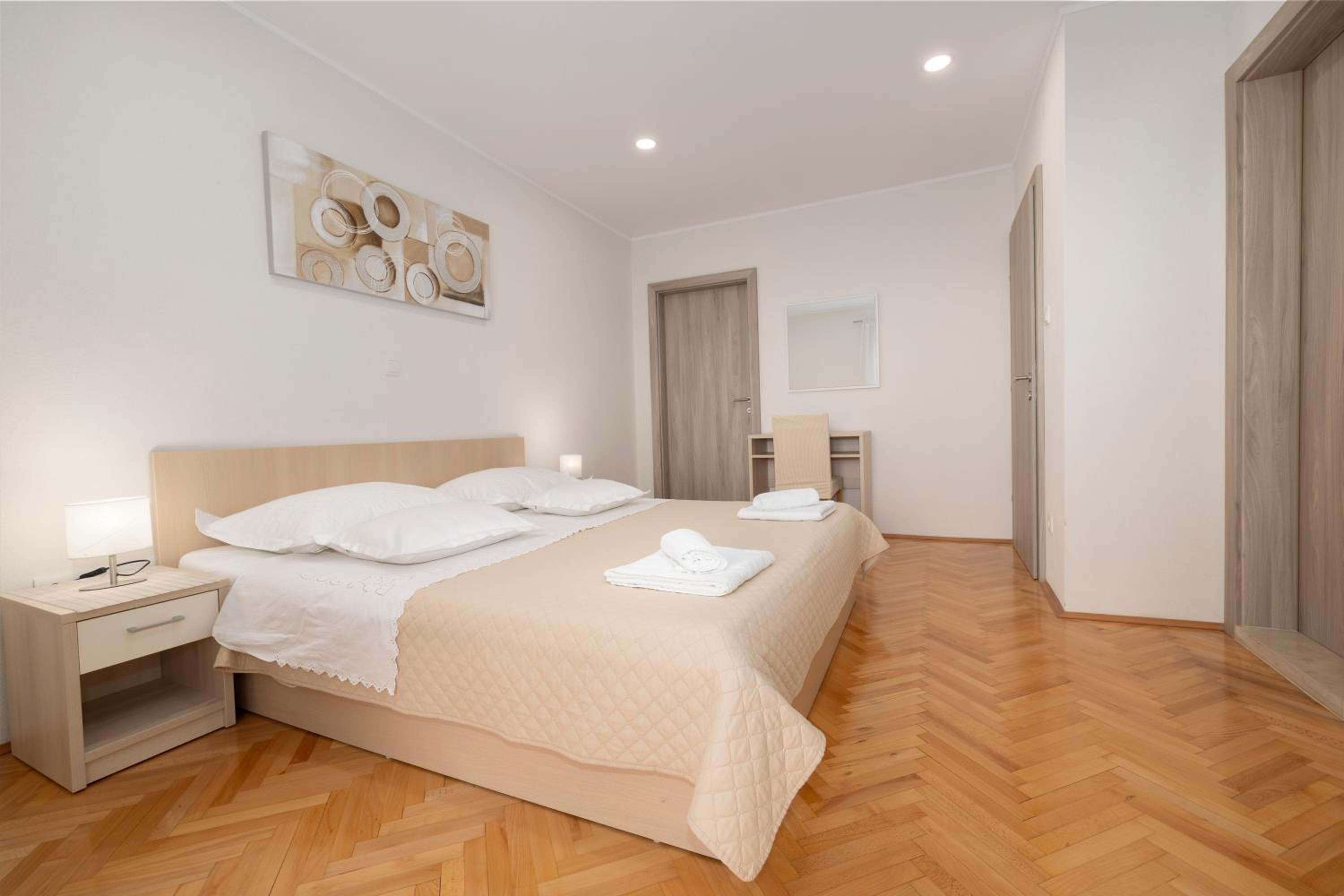 Apartment with Terrace - Photo 2