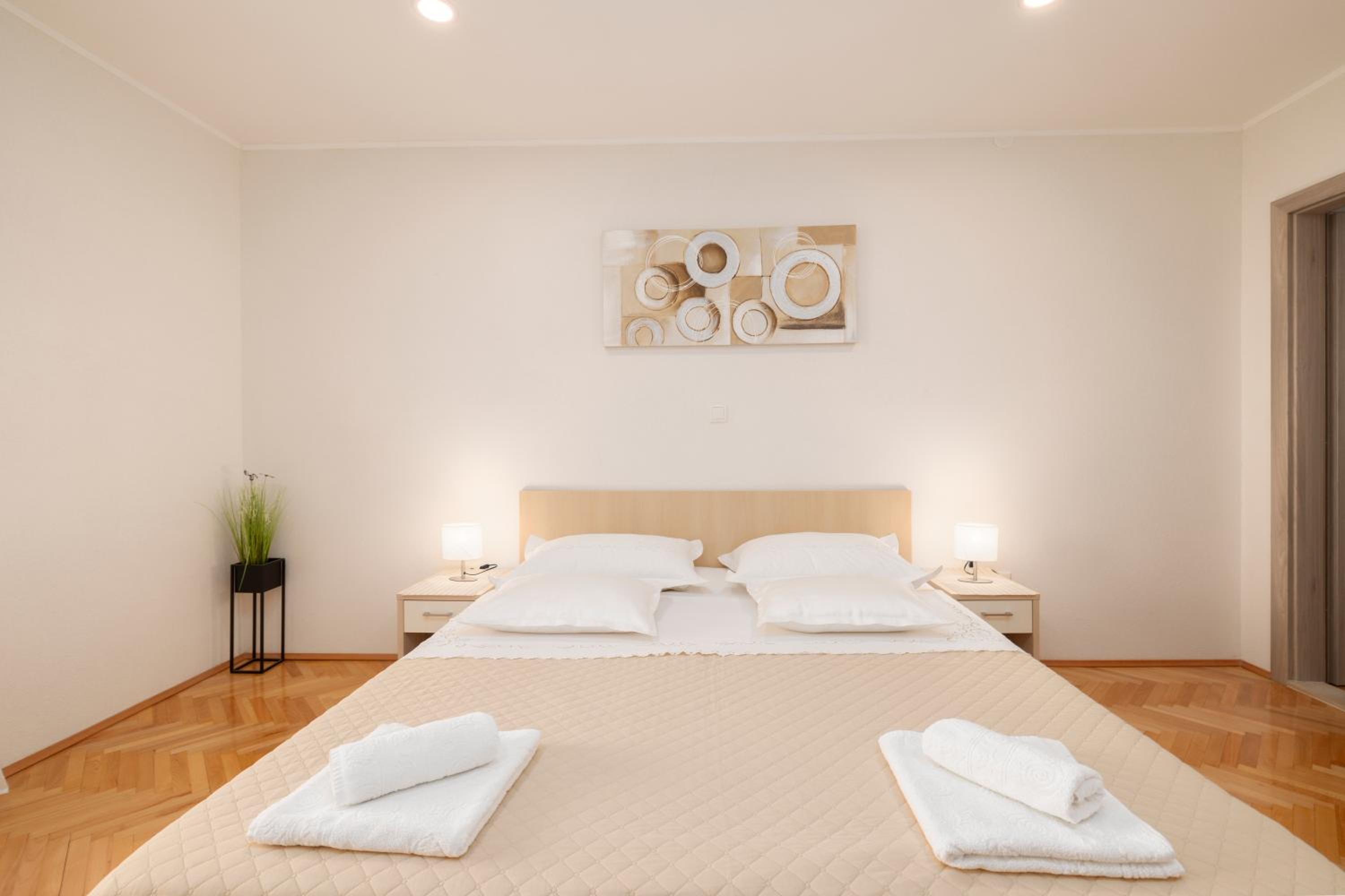 Apartment with Terrace - Photo 3