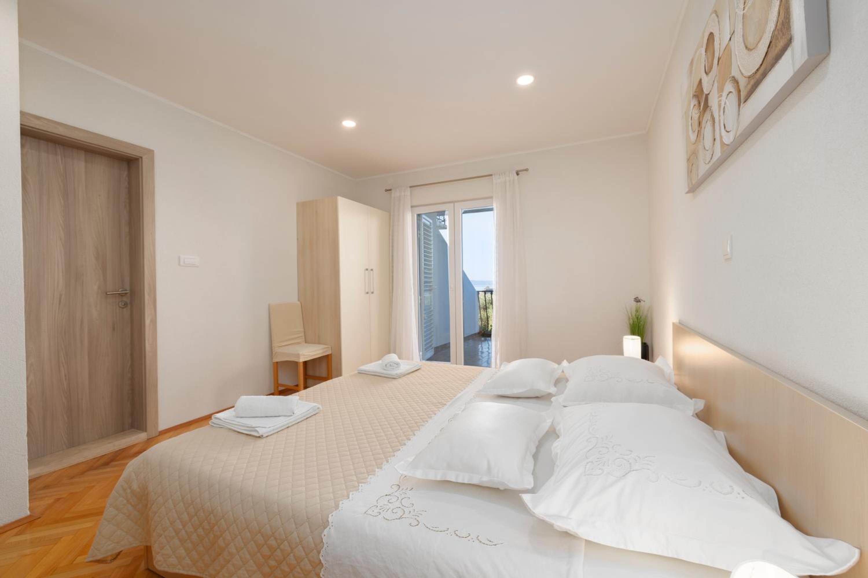 Apartment with Terrace - Photo 5