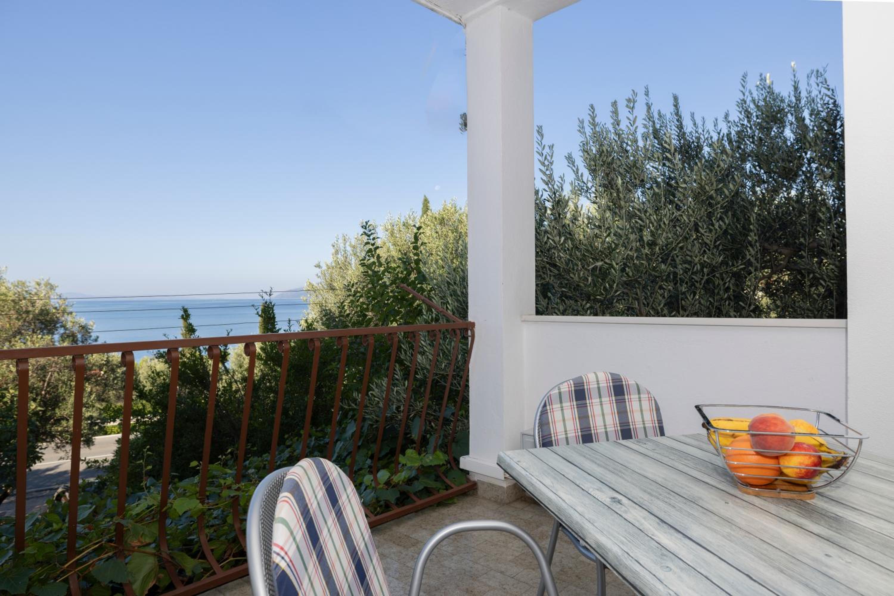 Apartment with Terrace - Photo 16