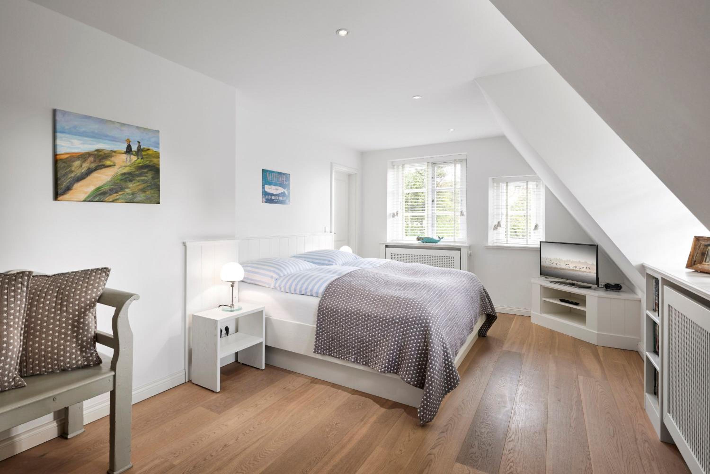 Three-Bedroom House photo 1