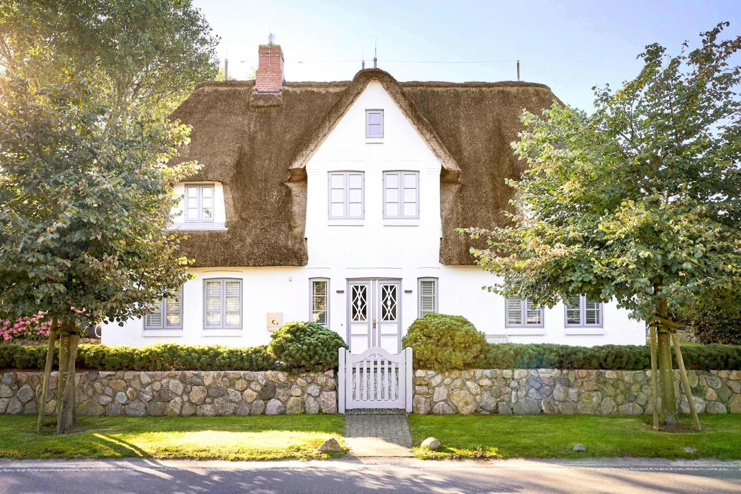 Three-Bedroom House photo 3