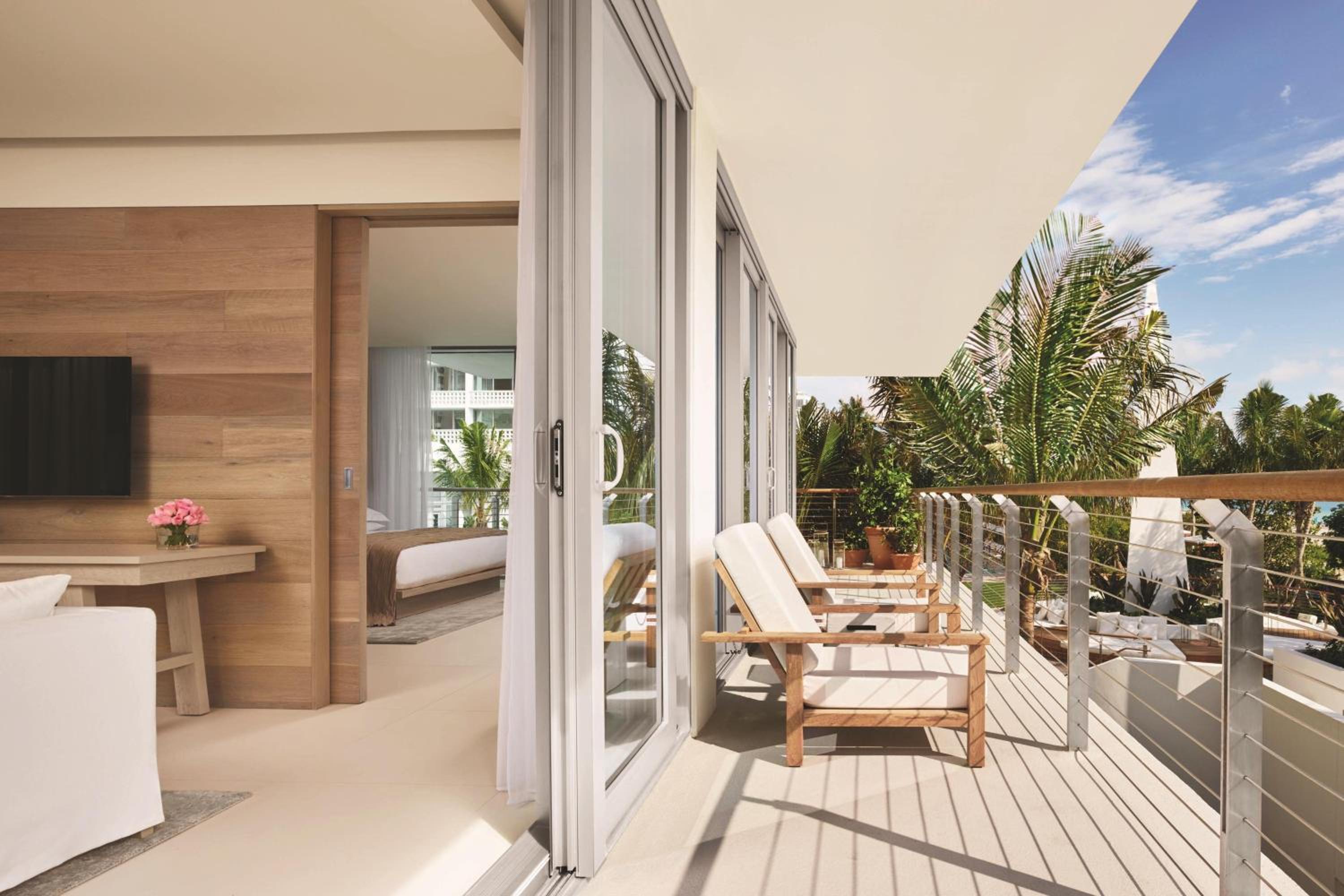 Oceanfront Bungalow Suite