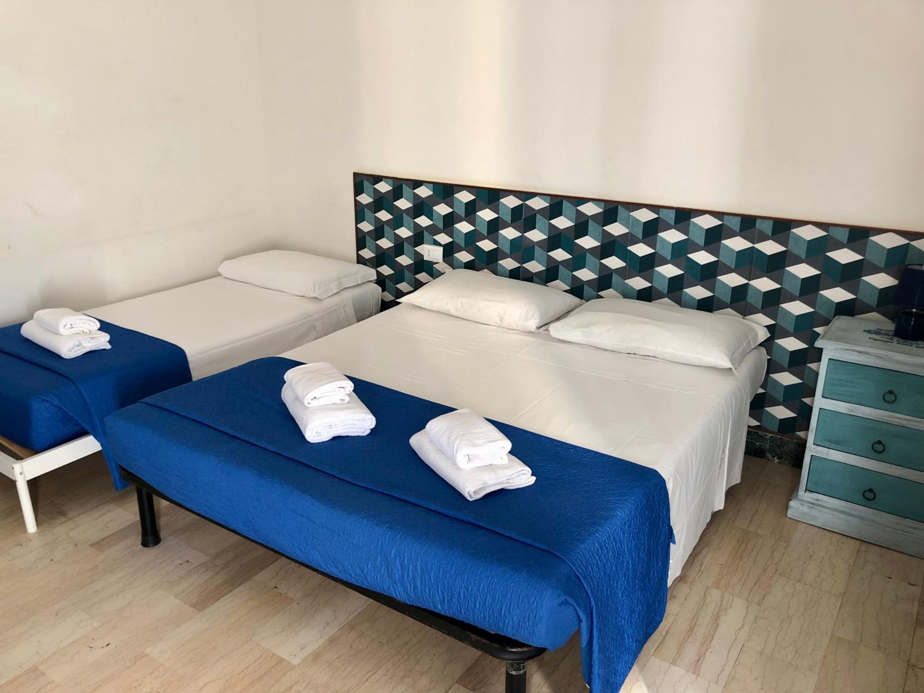 Deluxe Double Room (2 Adults + 1 Child) photo 3