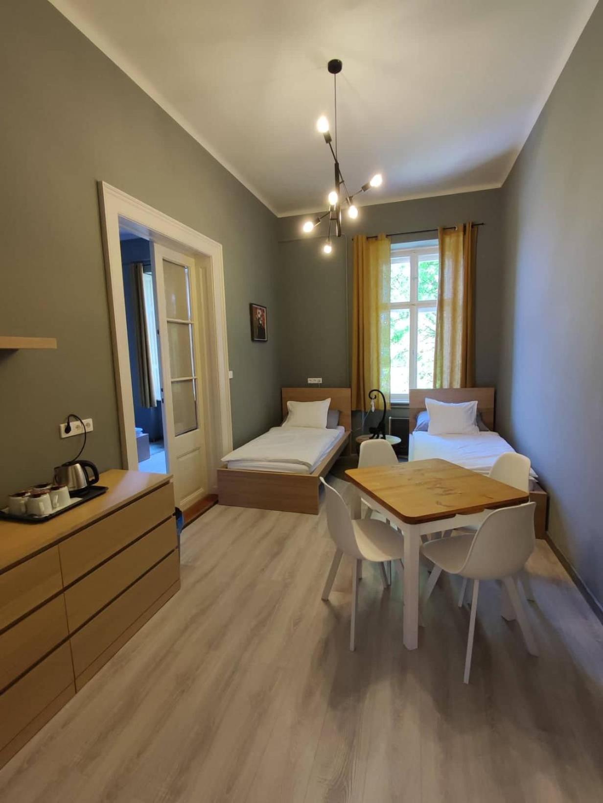 Quadruple Room with Bathroom - Photo 14