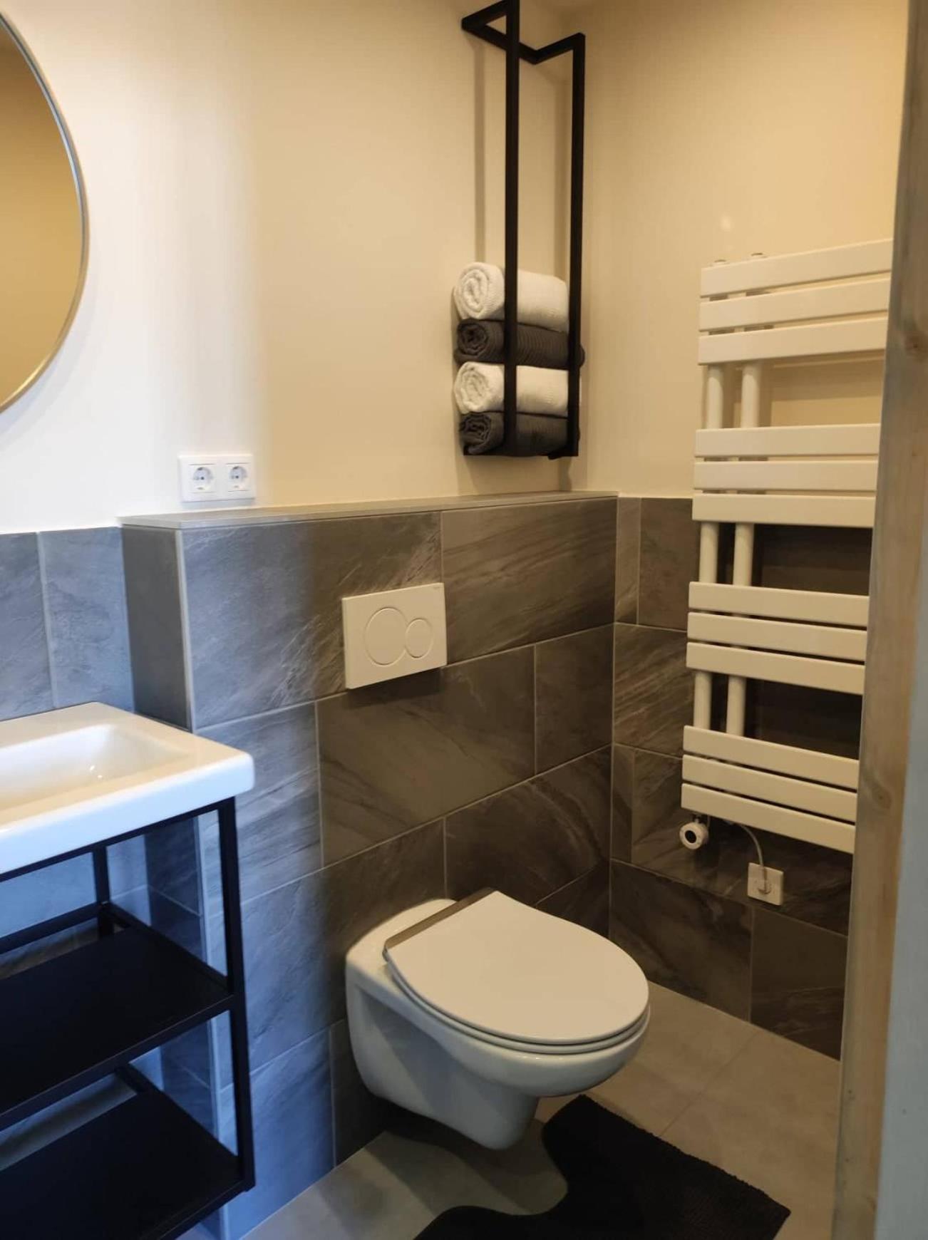 Quadruple Room with Bathroom - Photo 4