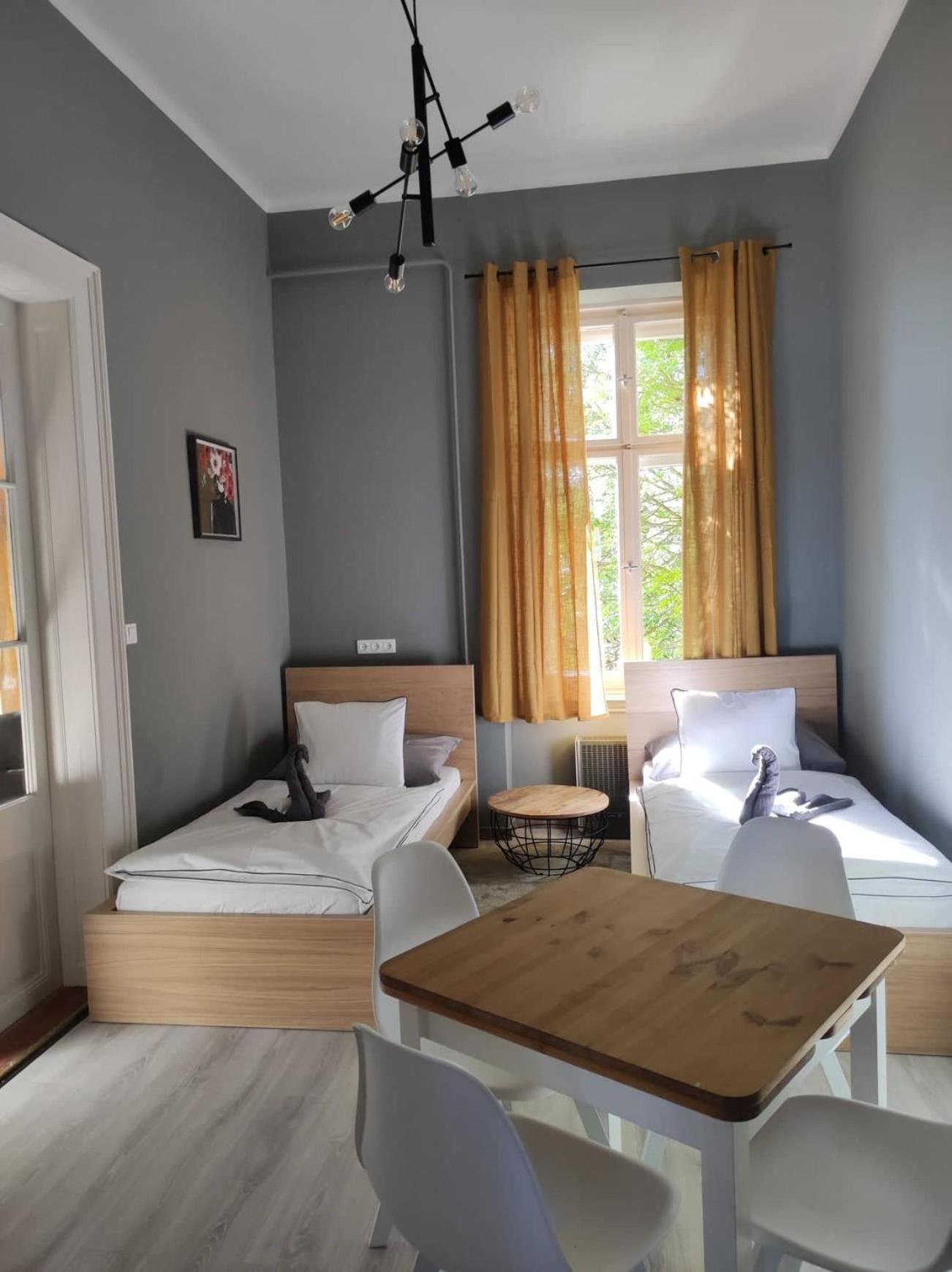 Quadruple Room with Bathroom - Photo 6