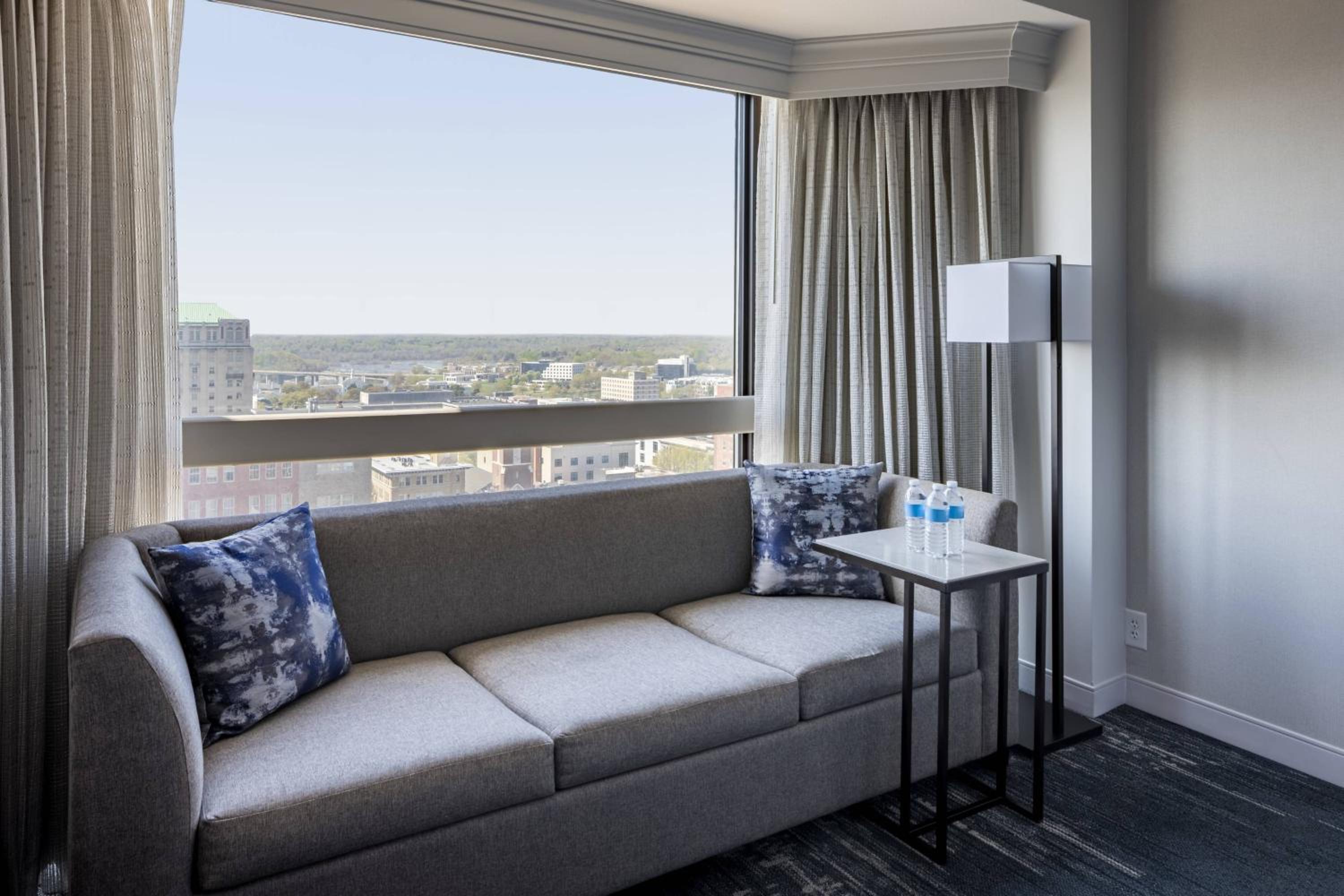 Double Room with 2 Double Beds - Skyline View - Photo 5