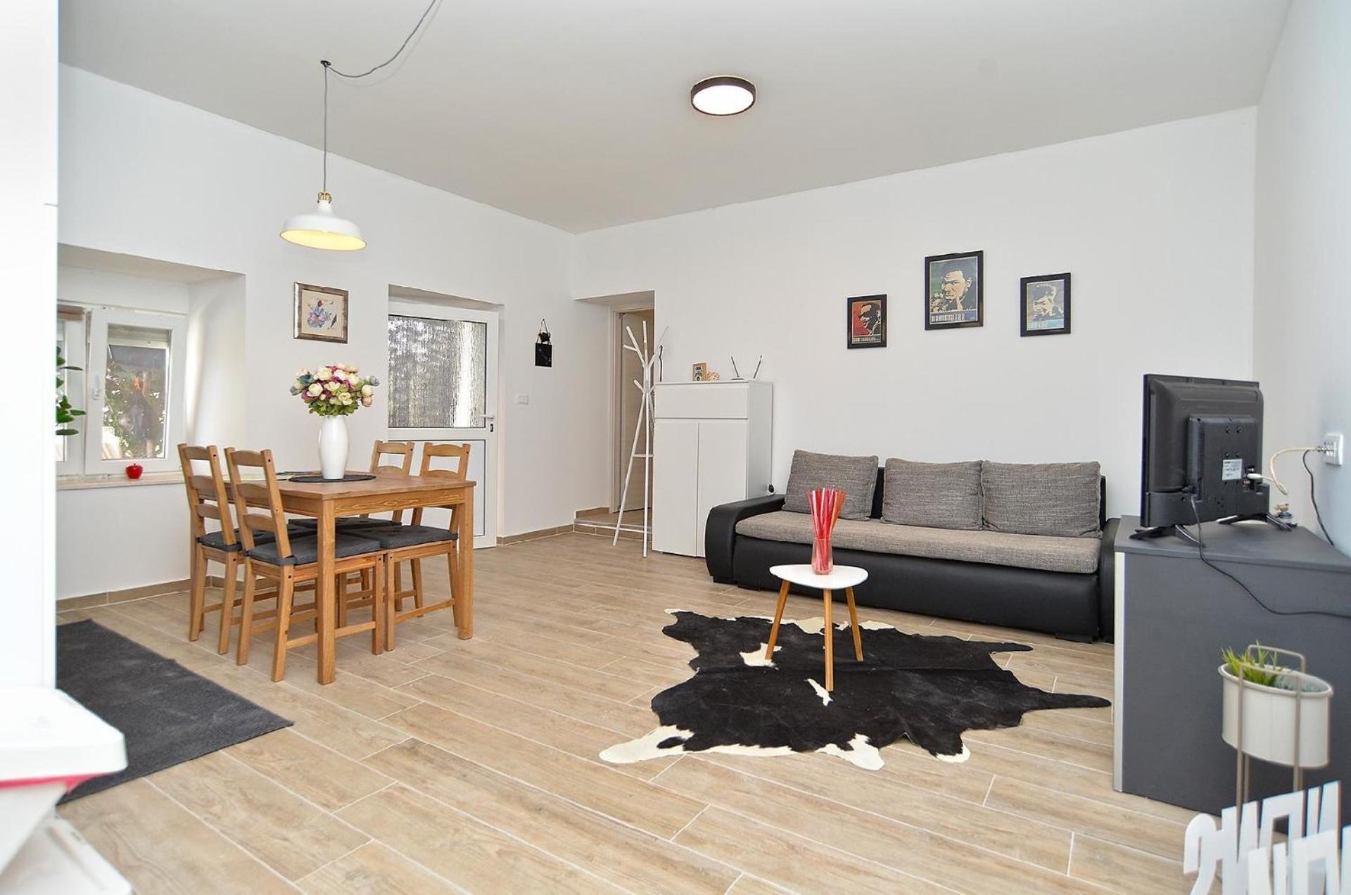 Apartment photo 1
