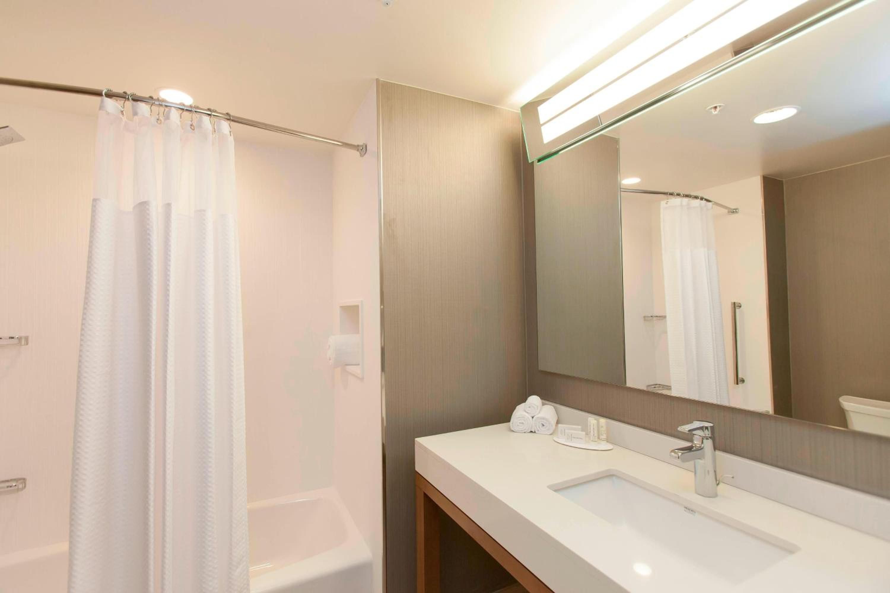 Queen Room with Two Queen Beds - Hearing Accessible