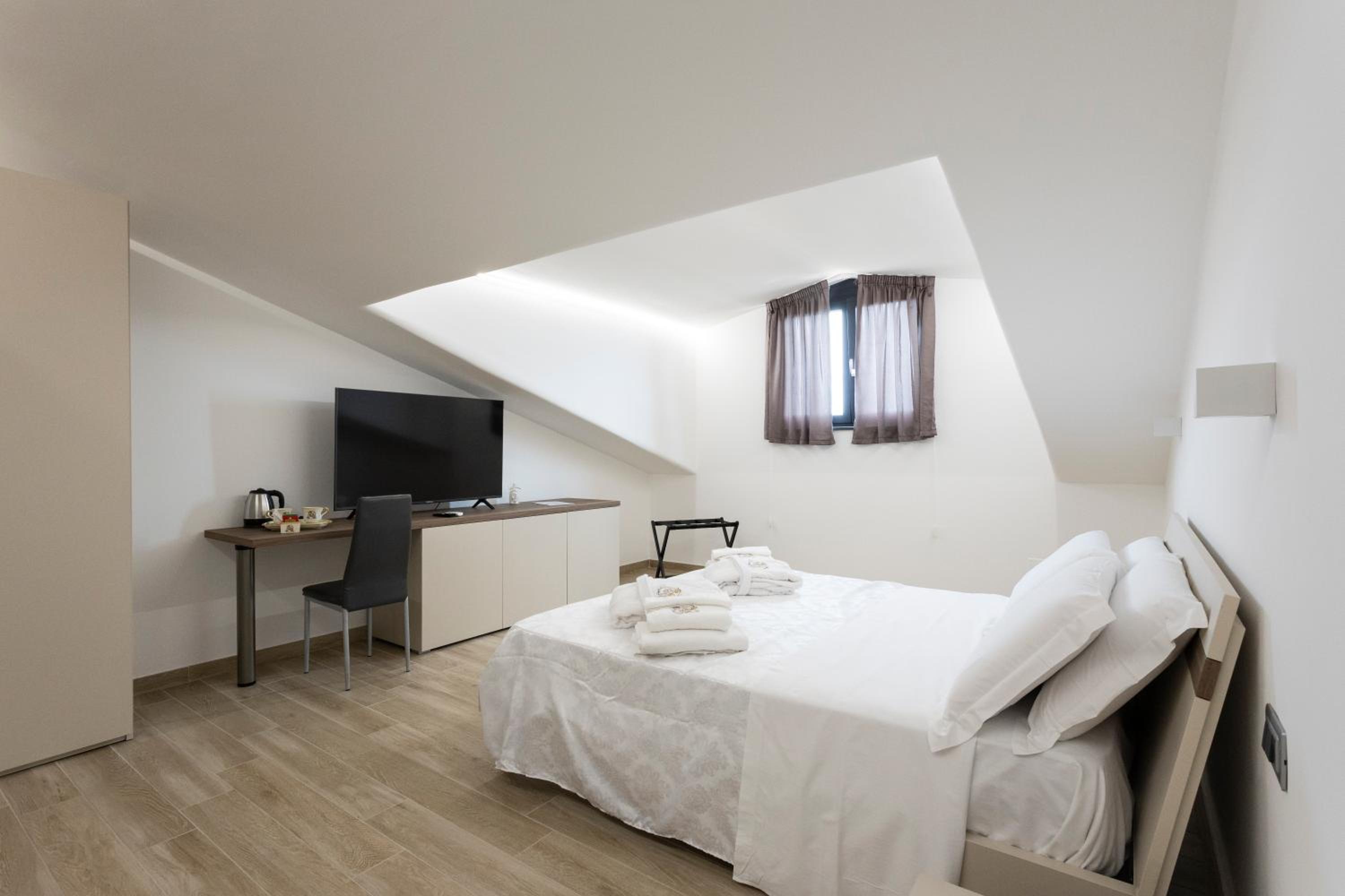Queen Room with Spa Bath