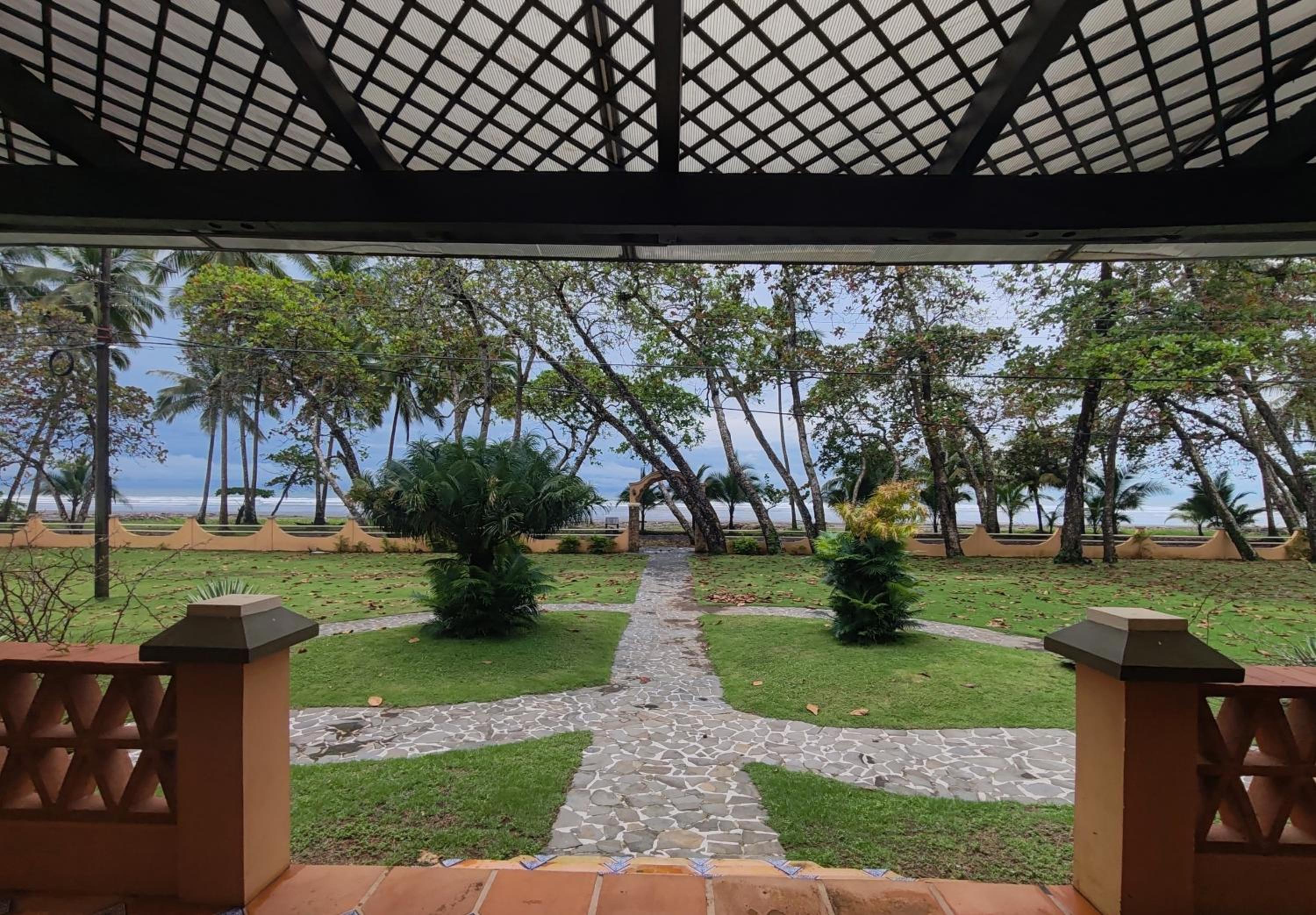 Deluxe Bungalow photo 2