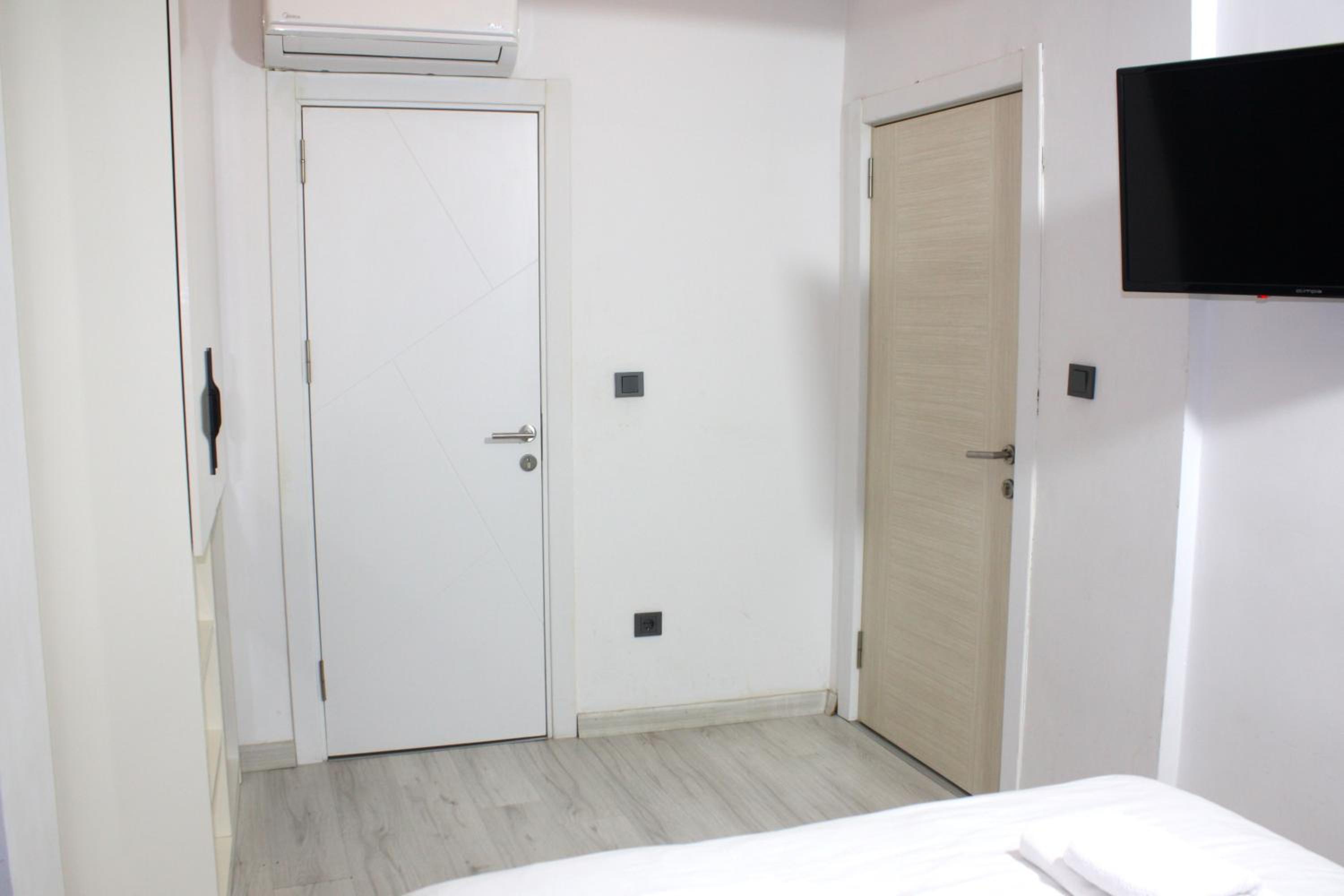 Budget Double Room photo 3
