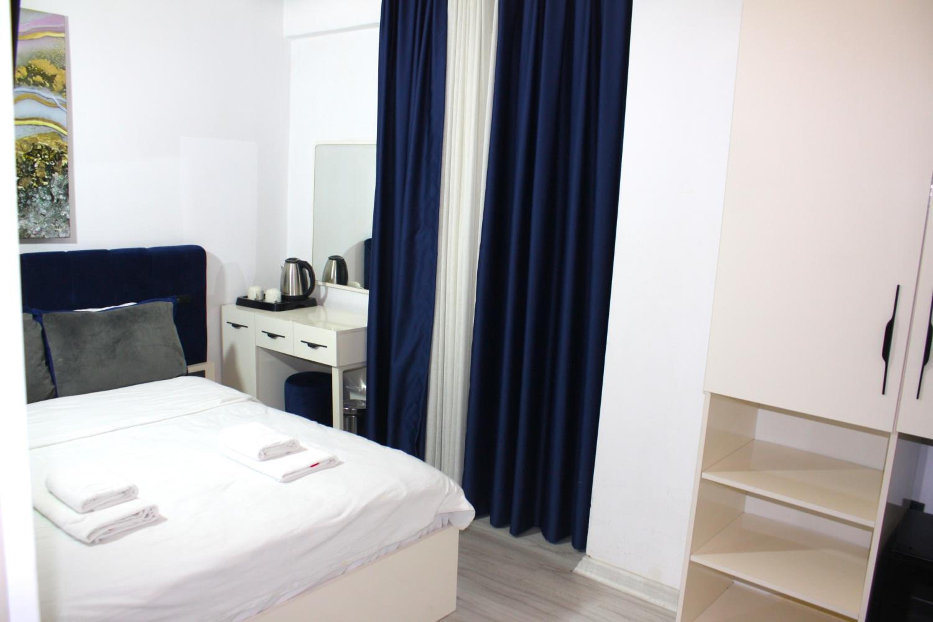 Budget Double Room photo 2