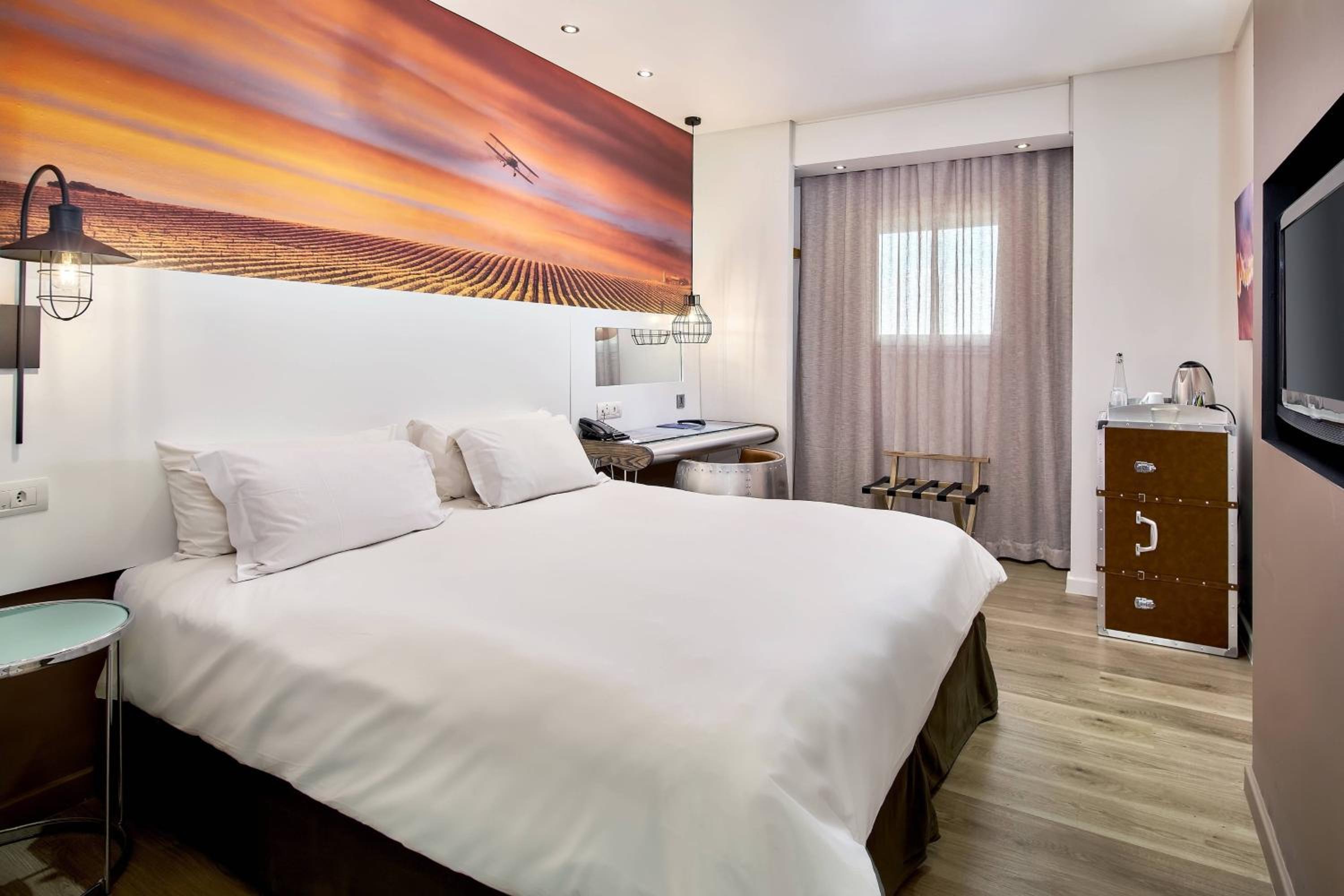 Larger Guest room, 1 King Bed - Photo 1