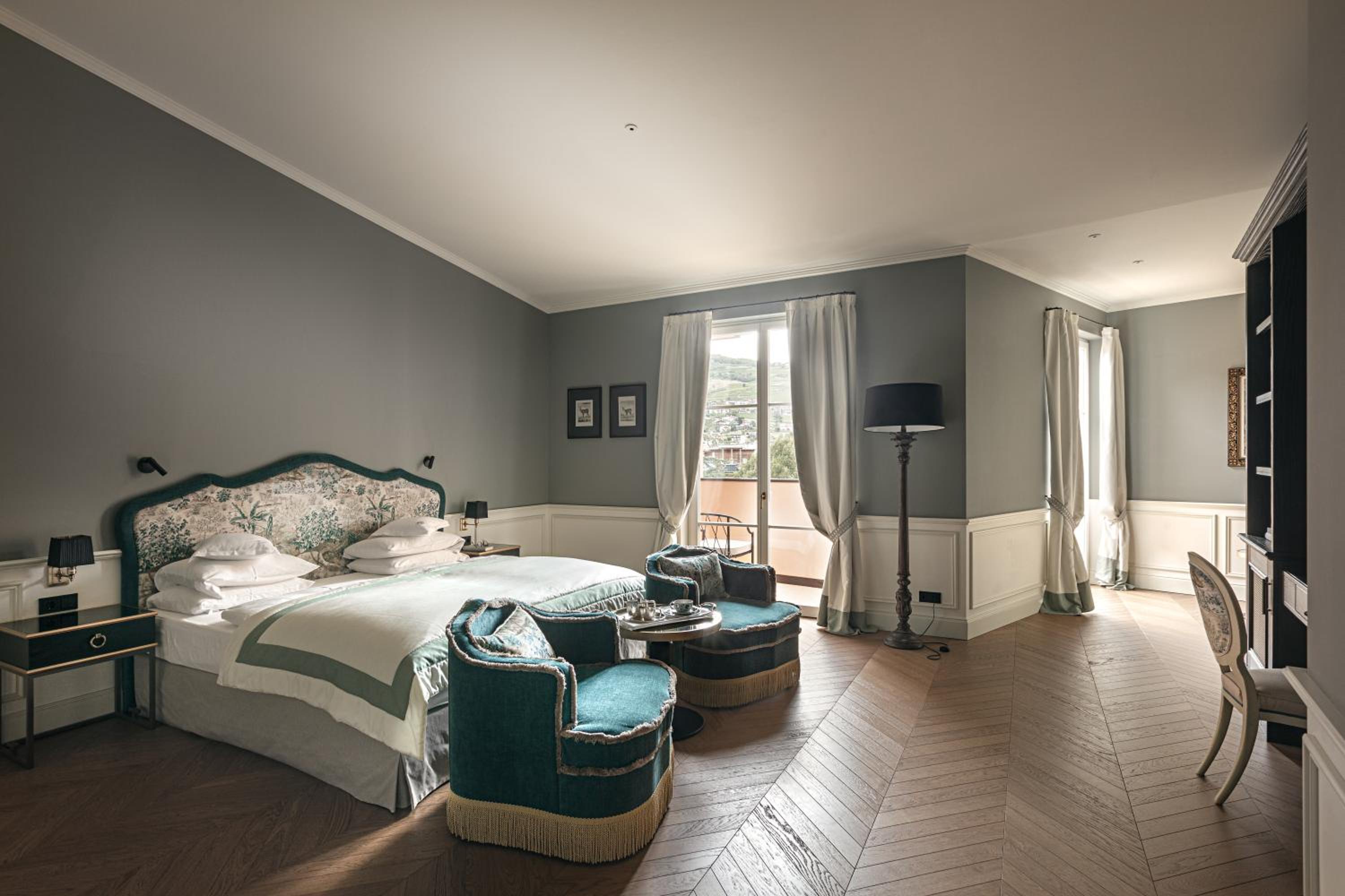 Suite - Photo 1