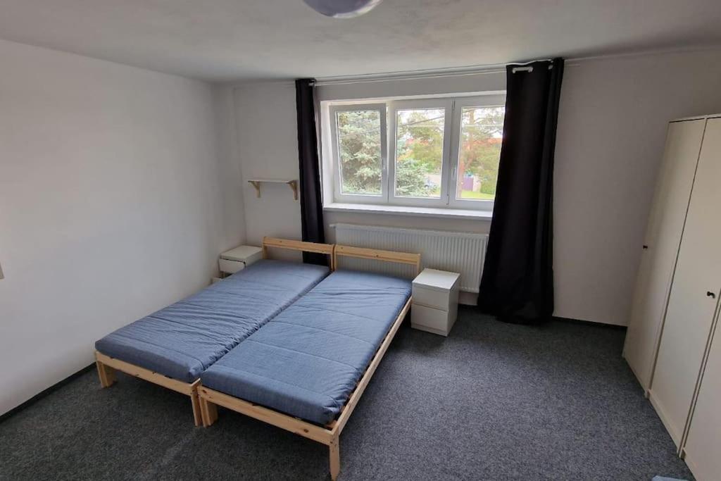 Five-Bedroom House photo 1