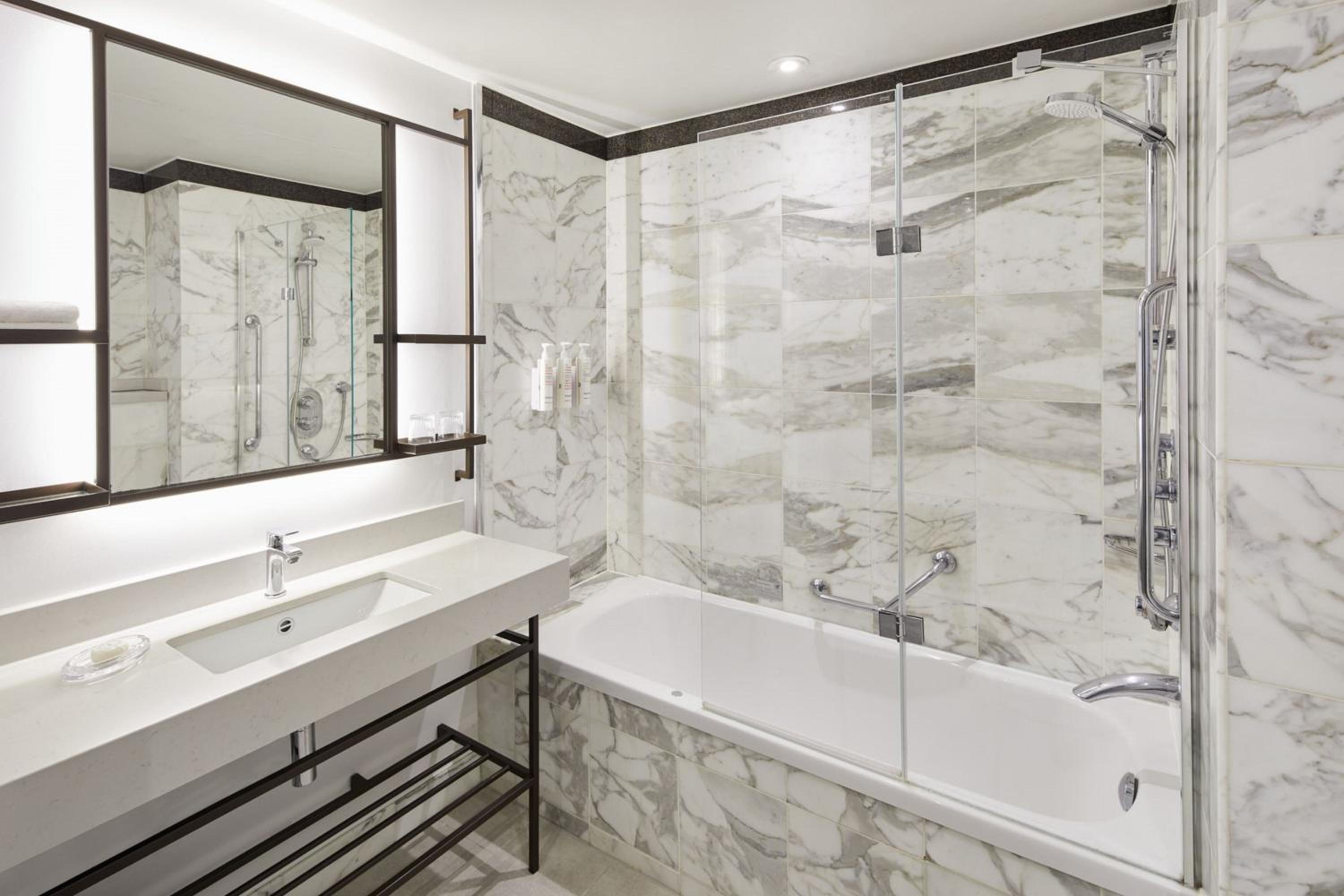 One-Bedroom Suite with Executive Lounge Access